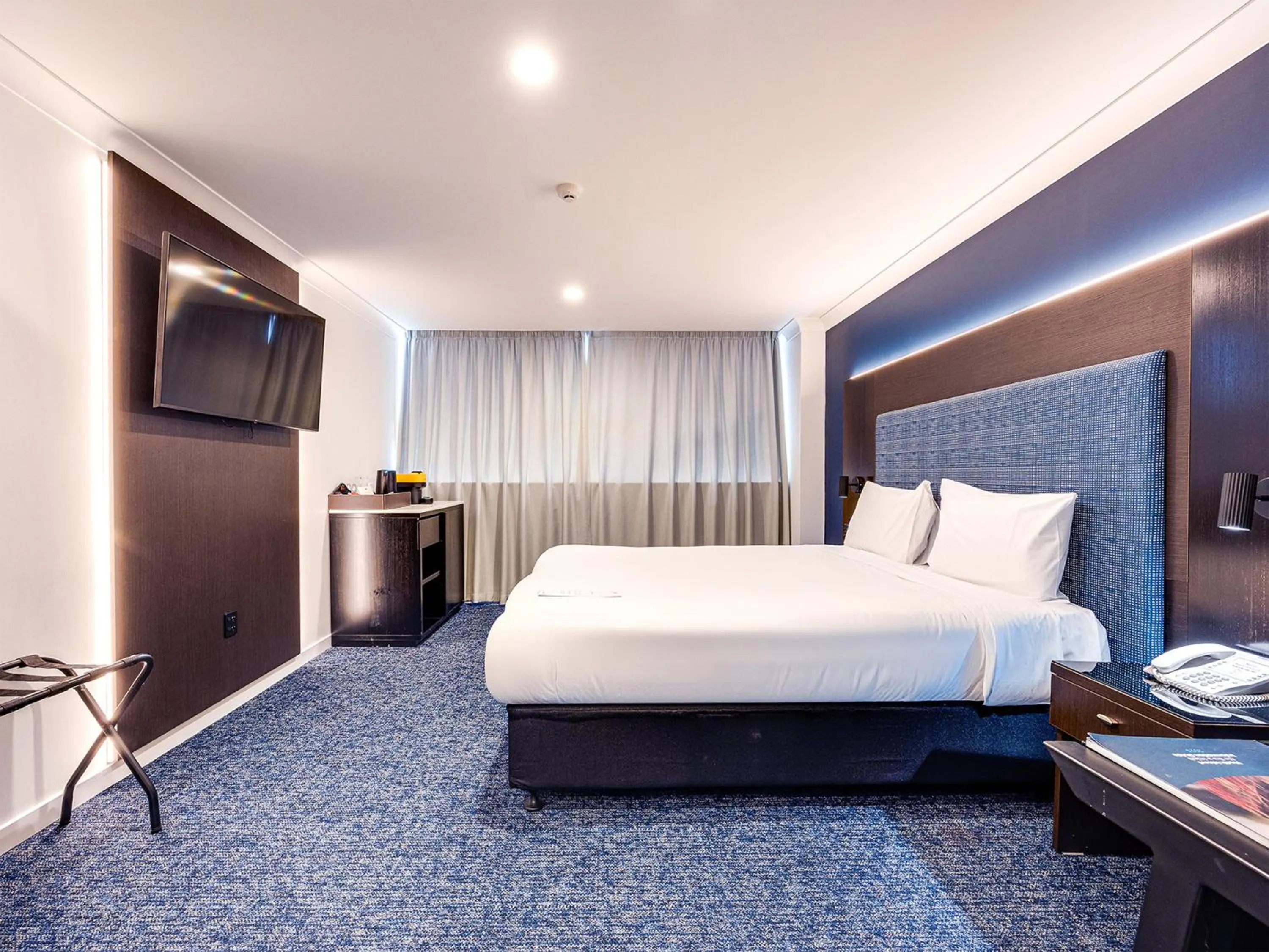 Bed in Mercure Wellington Abel Tasman