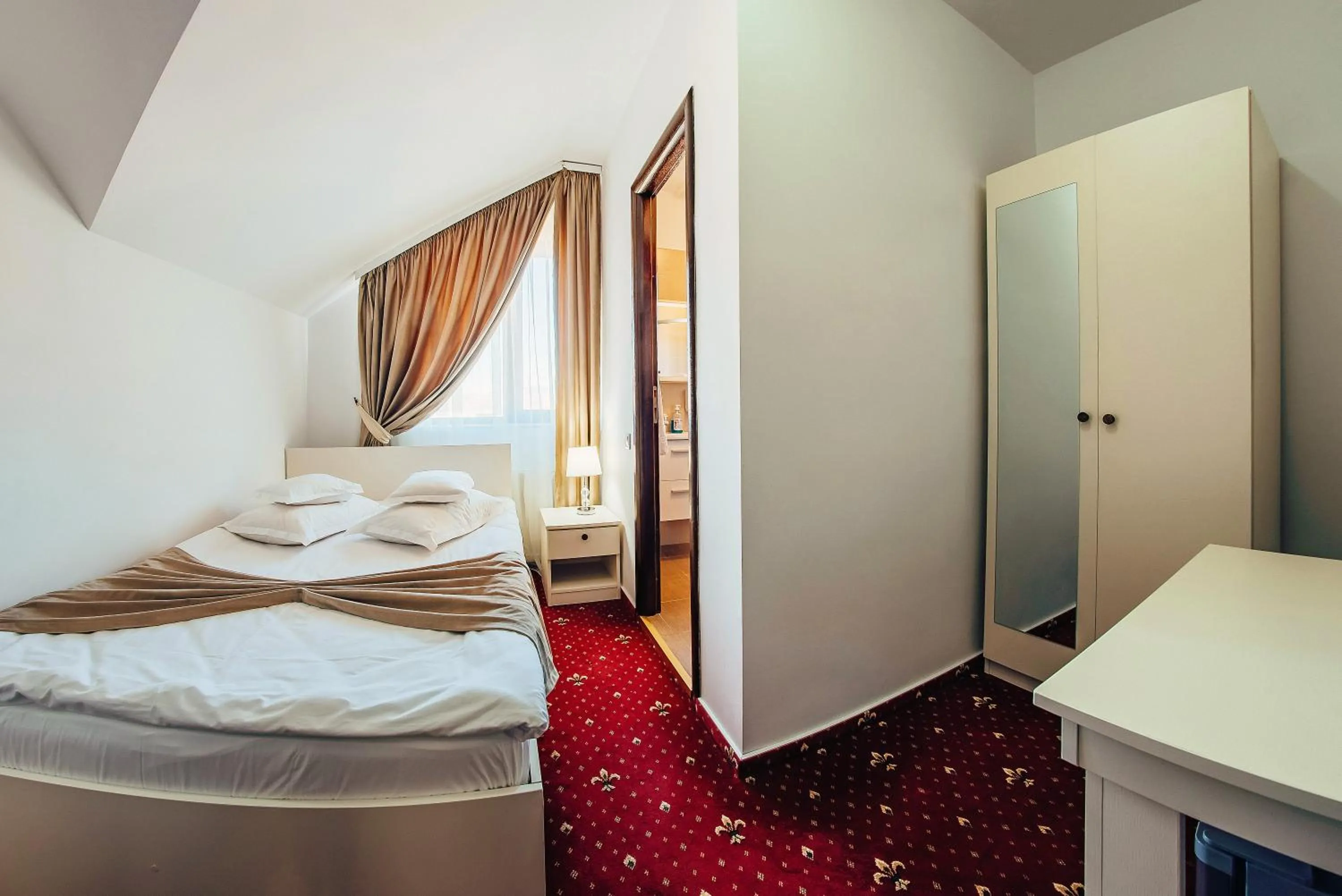 Photo of the whole room, Bed in Pension Elegance