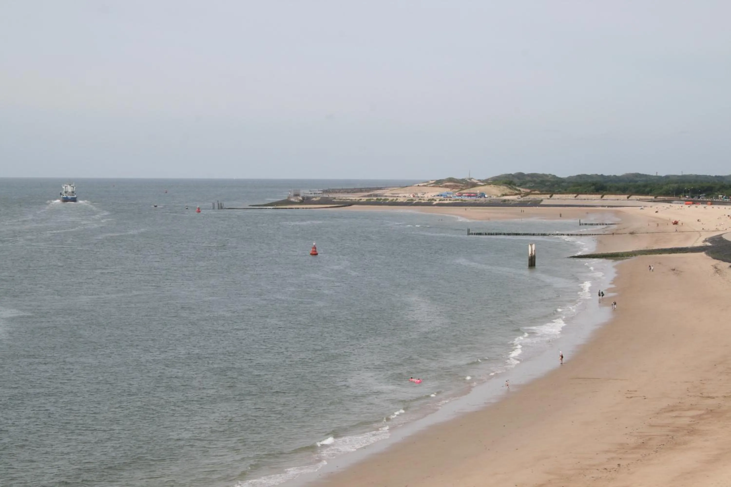 Beach in De Gevangentoren Suite