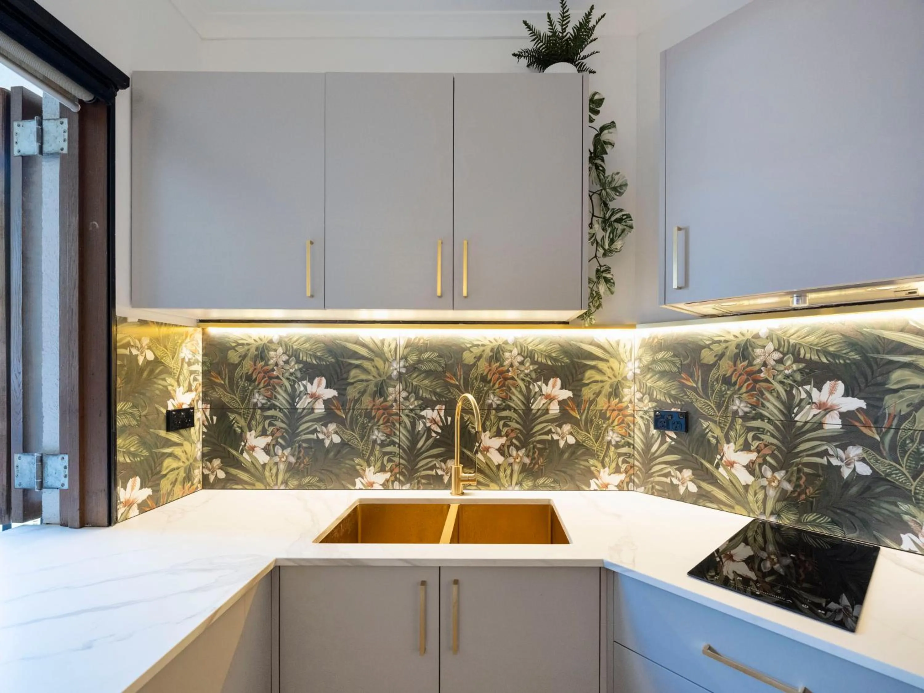 Kitchen or kitchenette in Hibiscus Resort & Spa - Official Onsite Reception & Check In