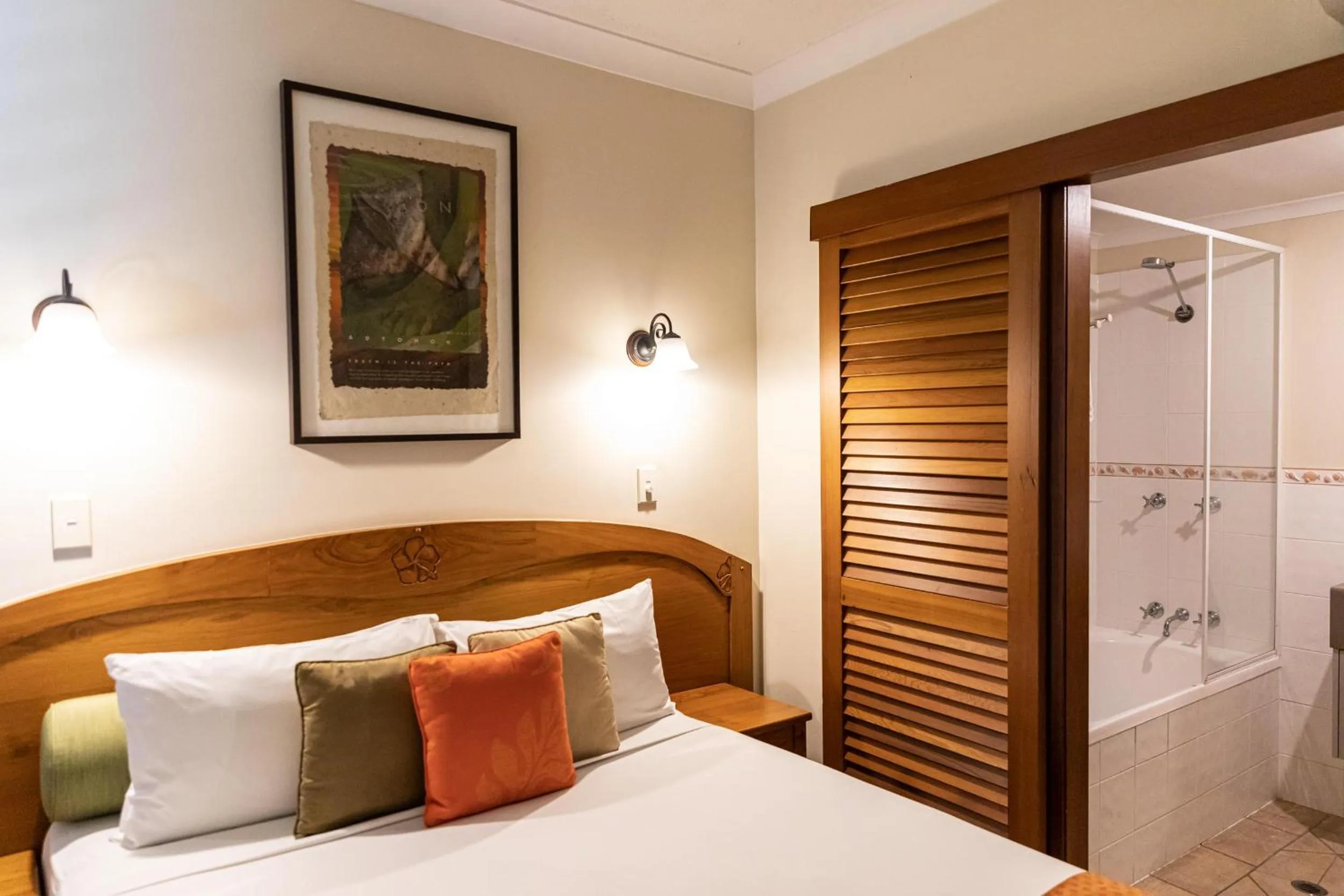 Shower, Bed in Hibiscus Resort & Spa - Official Onsite Reception & Check In