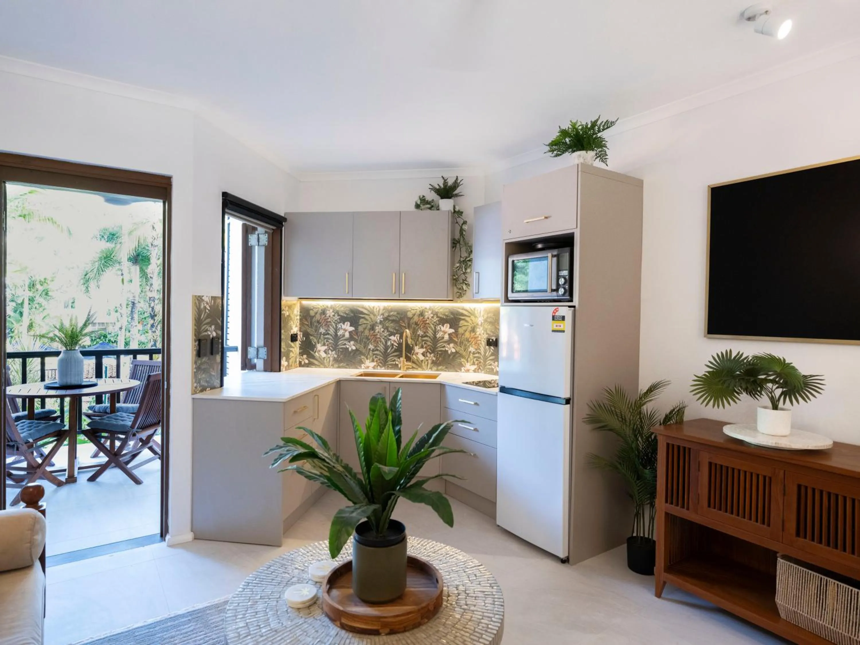 Kitchen or kitchenette in Hibiscus Resort & Spa - Official Onsite Reception & Check In