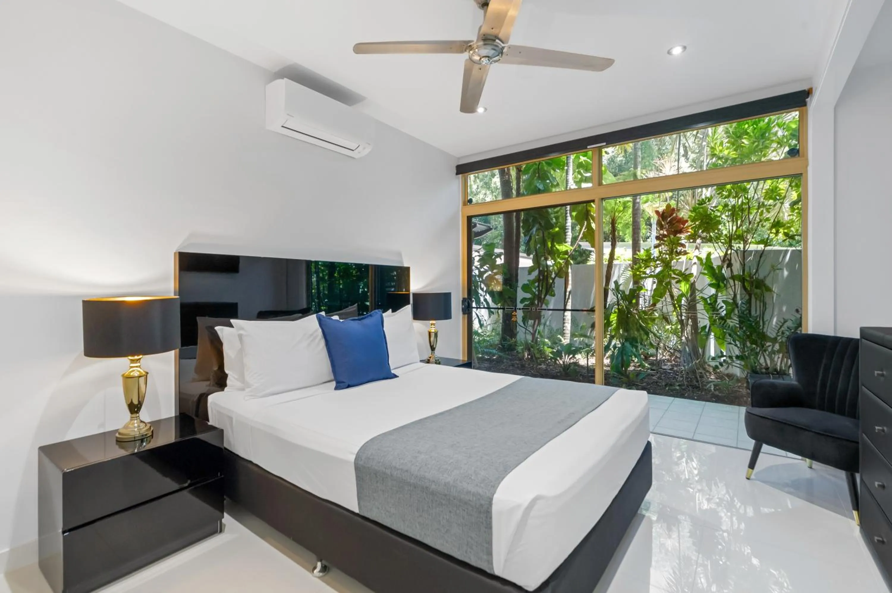 Bed in Sanctuary Palm Cove