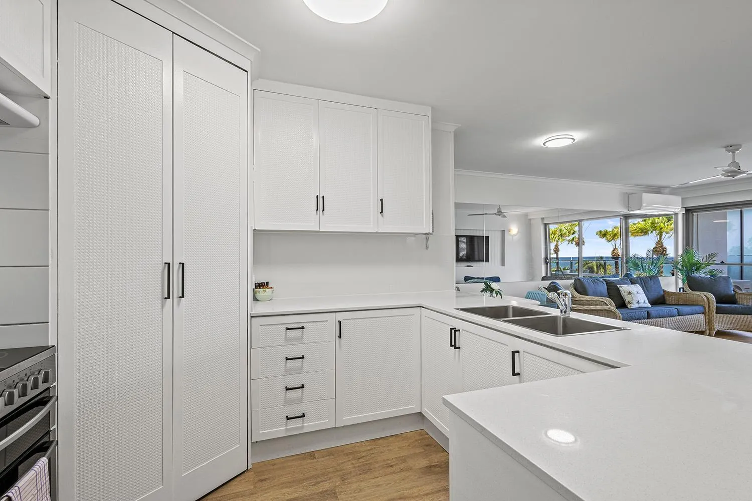 Kitchen or kitchenette in Malibu Apartments