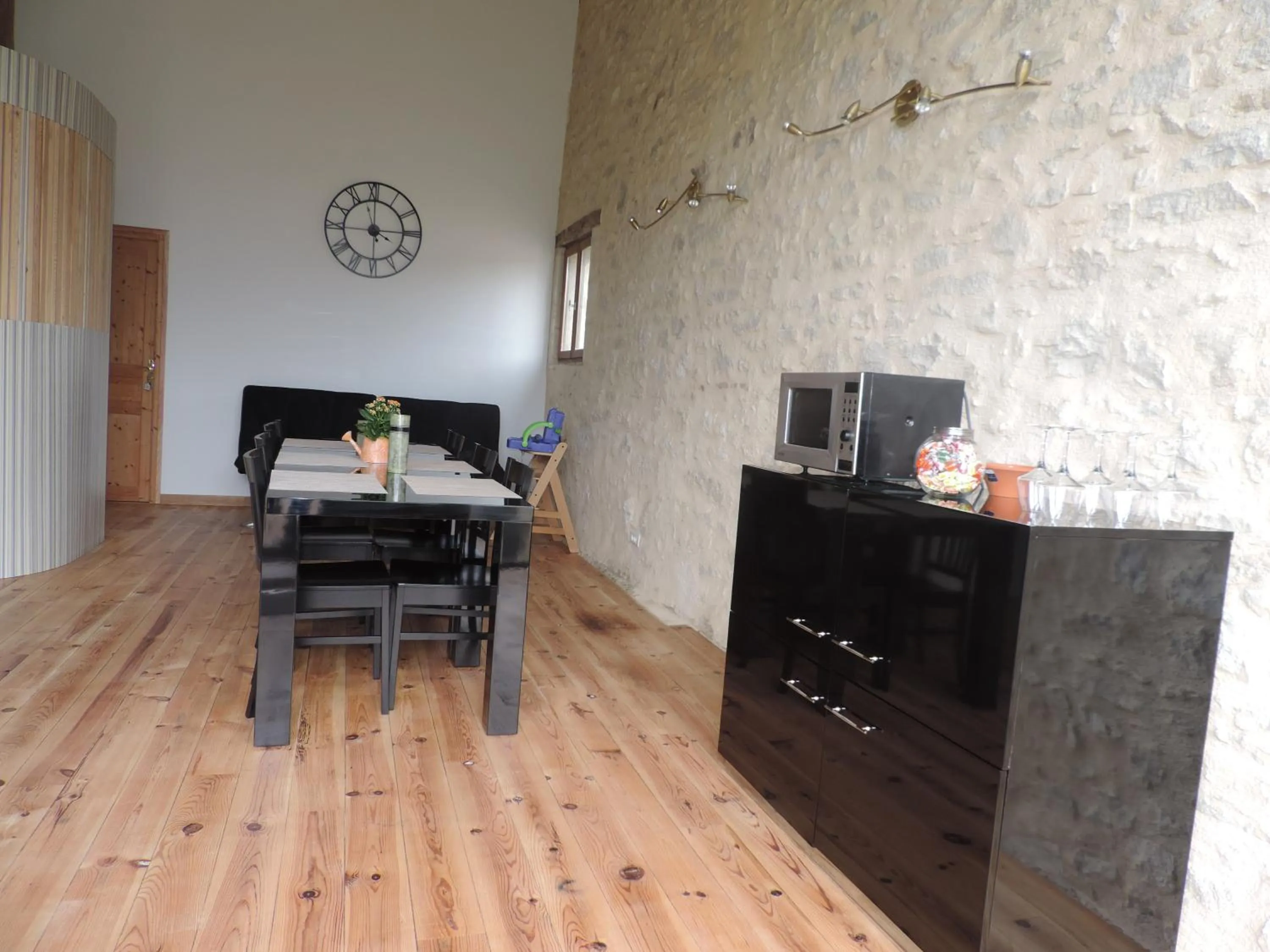 Communal kitchen in La Mirabelle