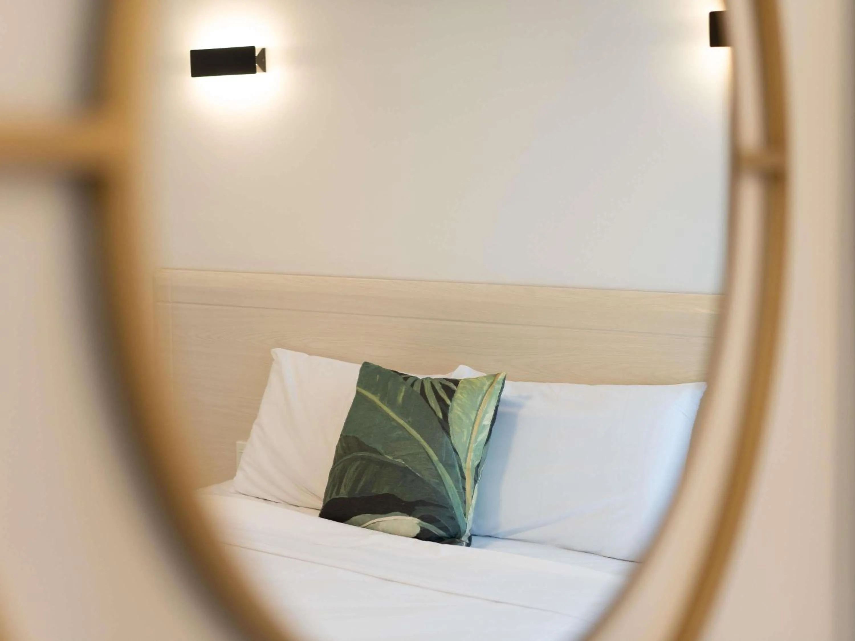 Bedroom, Bed in Mercure Wellington Central City Hotel and Apartments