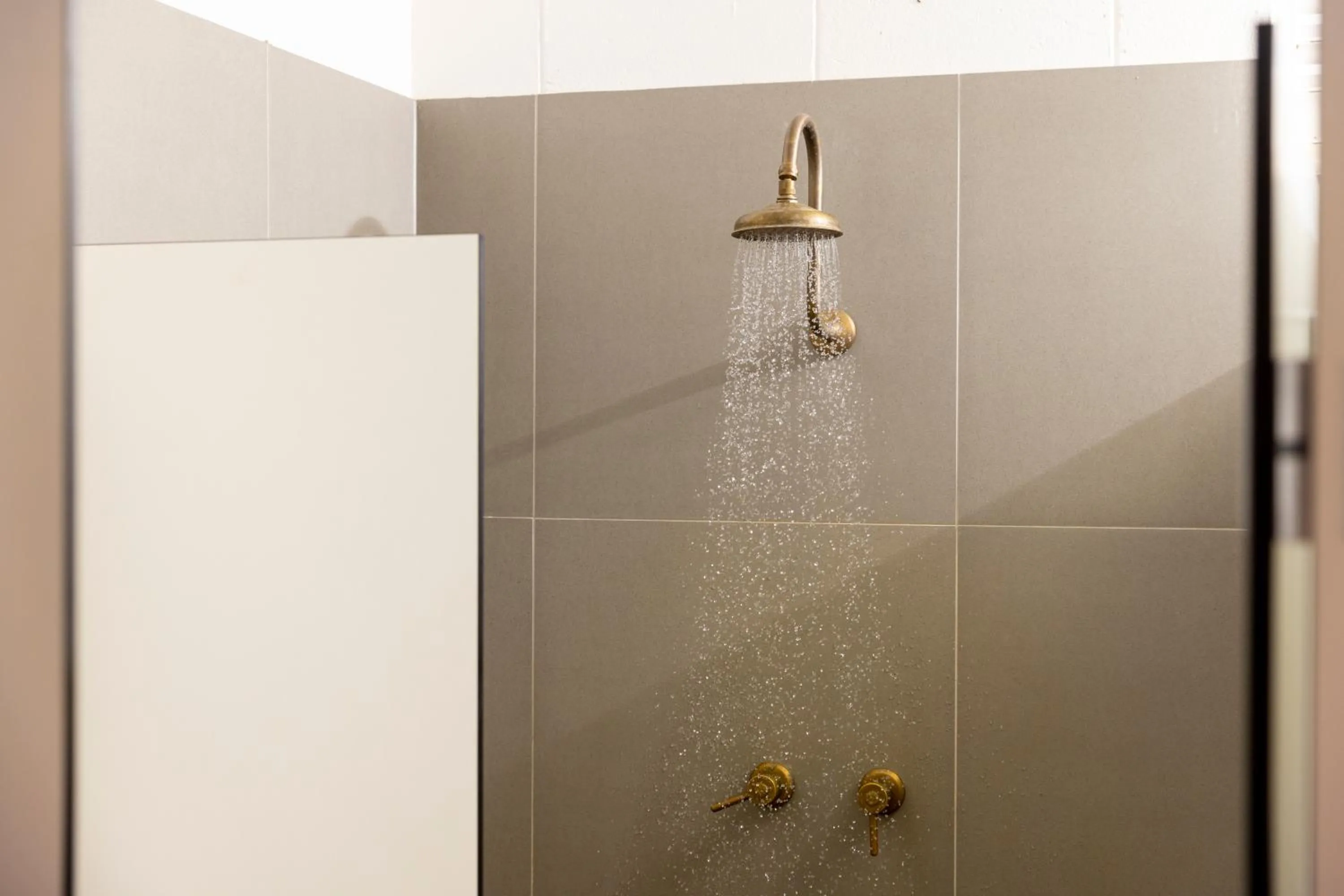 Shower in Cooinda Lodge Kakadu