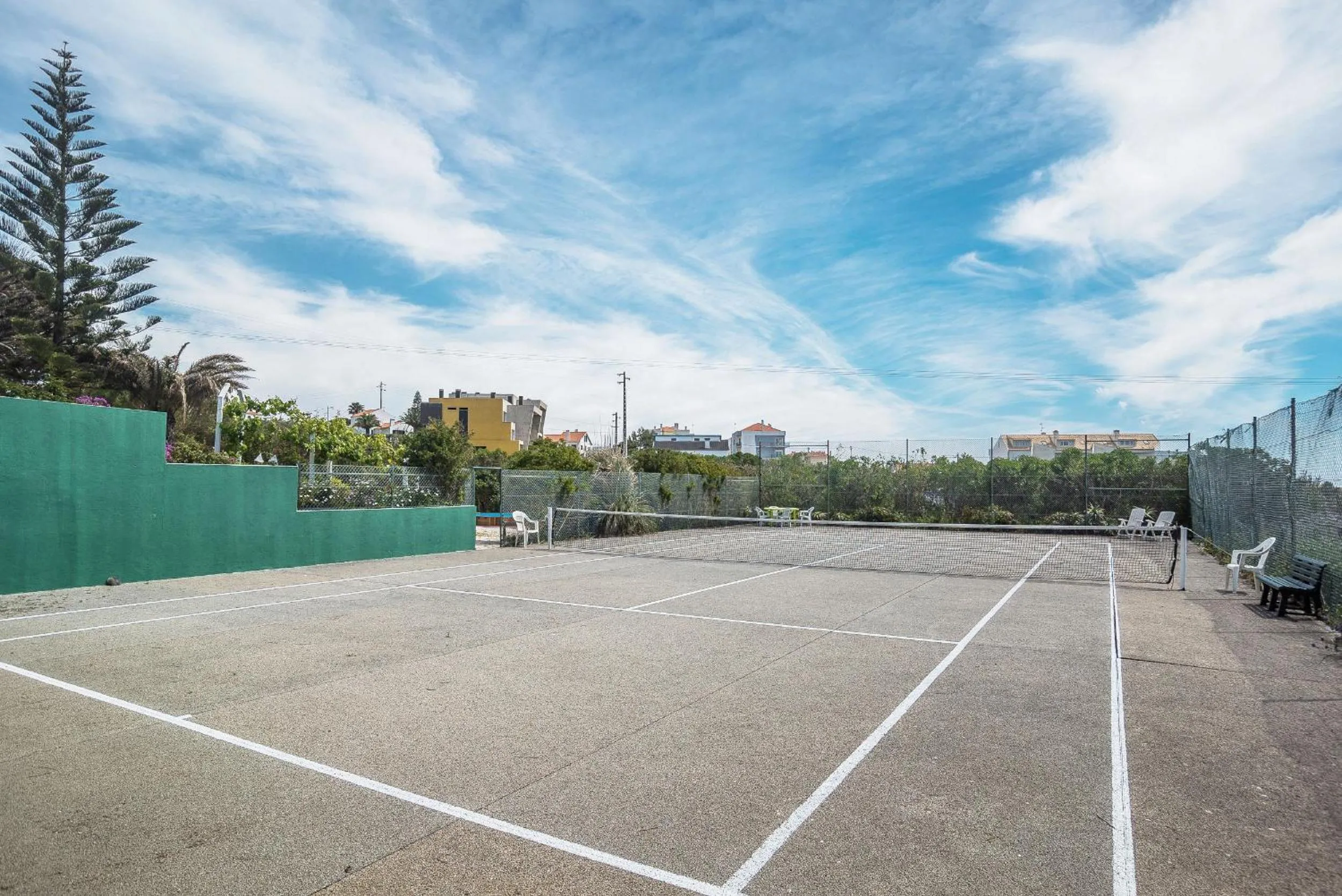Tennis court in Surf Vilas by Laneez Ericeira