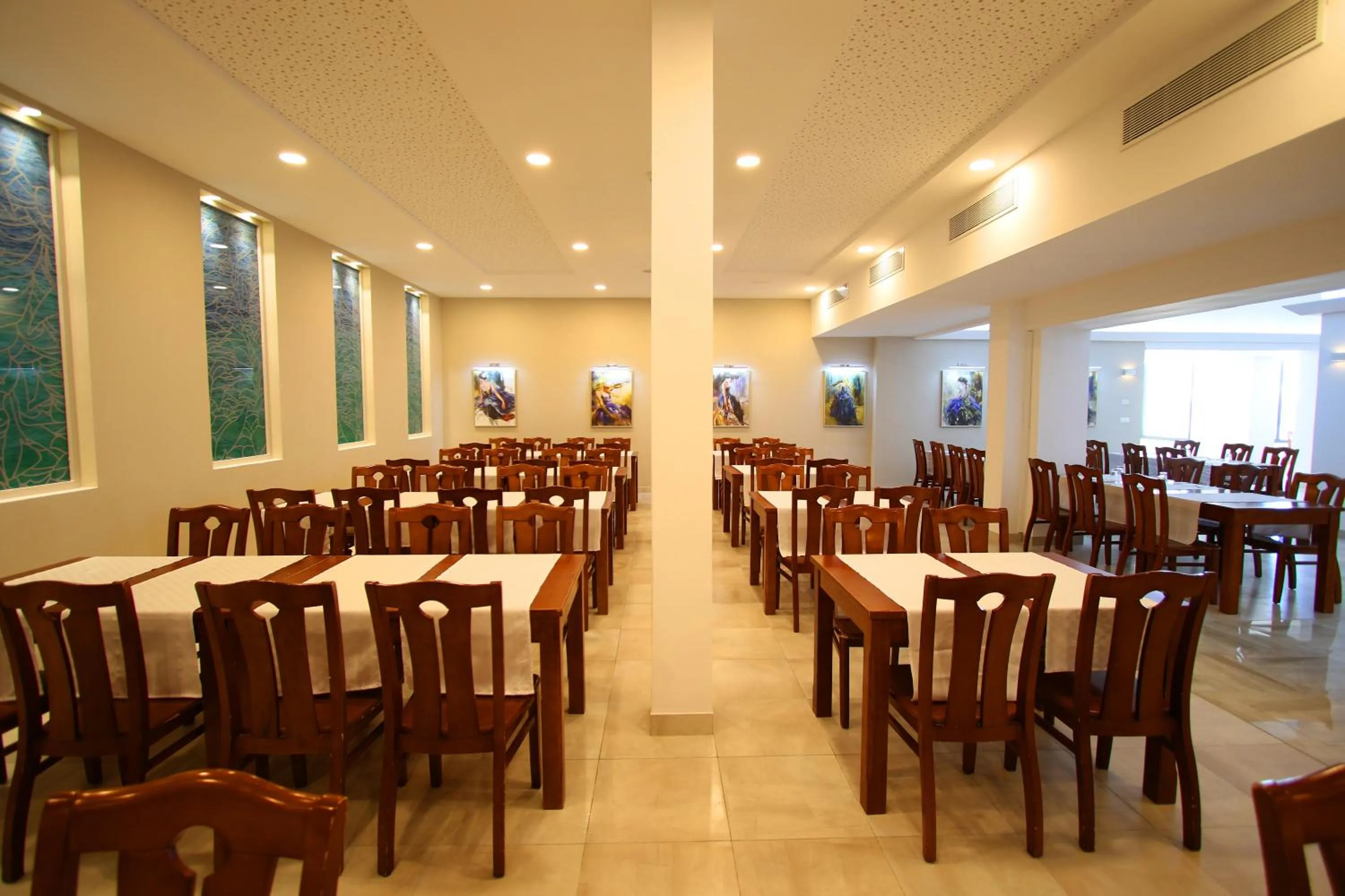 Restaurant/places to eat in Omar Khayam Resort & Aqua Park