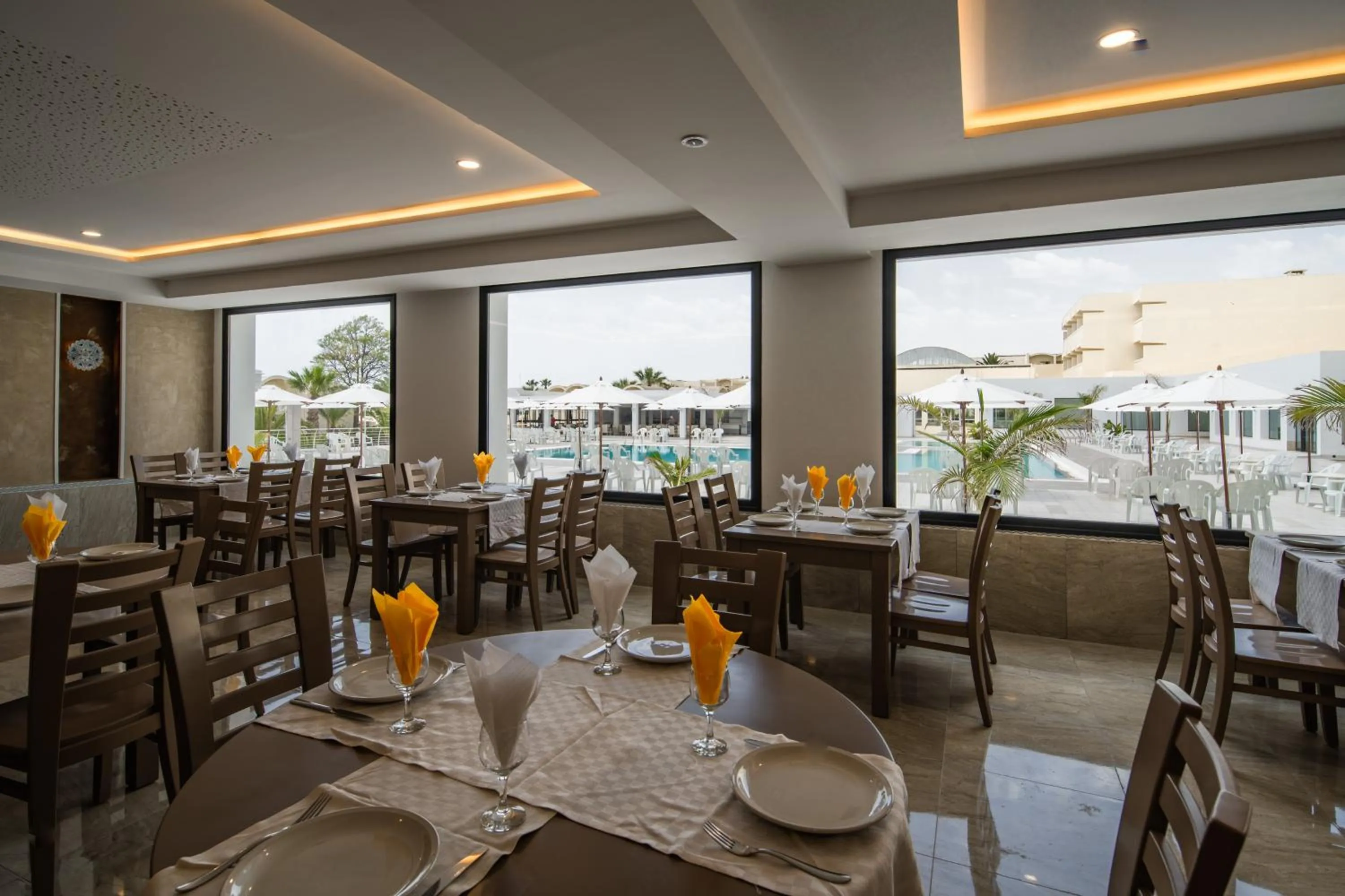 Restaurant/places to eat in Dar Khayam