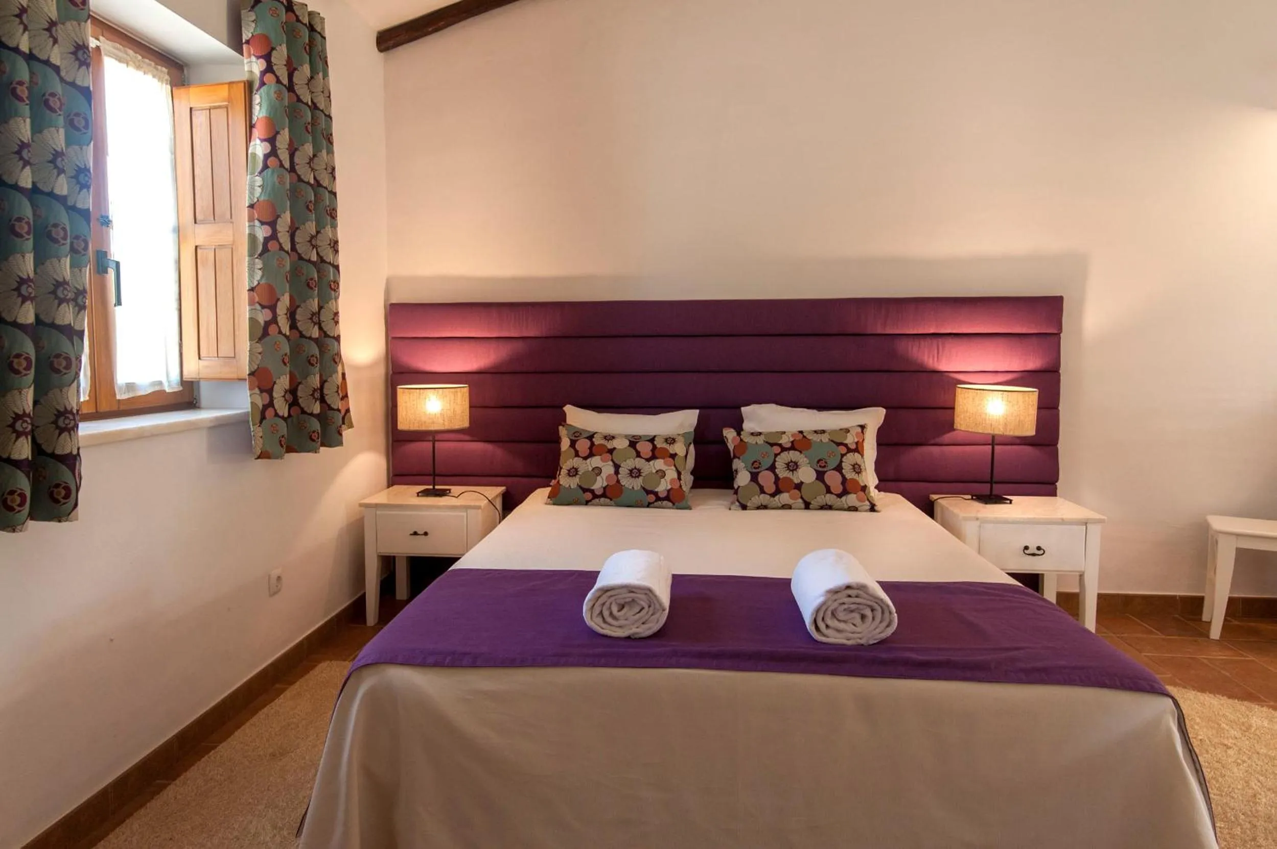 Photo of the whole room, Bed in Monte Da Galrixa