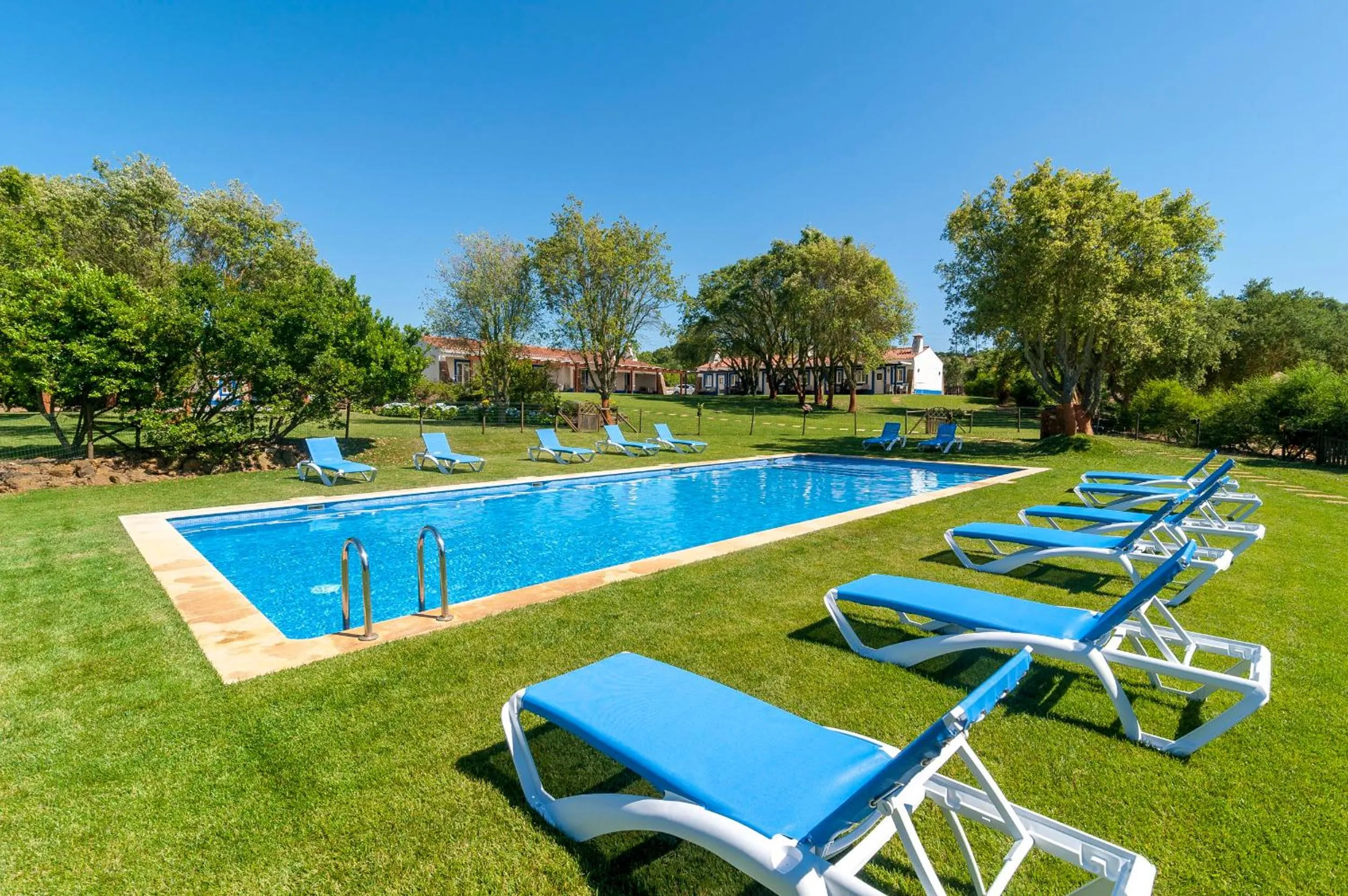 Pool view in Monte Da Galrixa