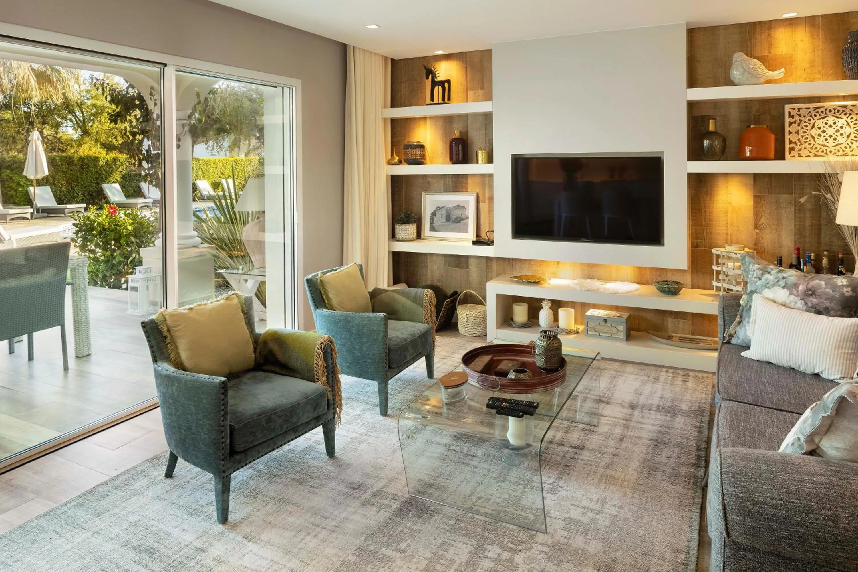 Communal lounge/ TV room in Vila Balaia - Luxury Boutique Villas