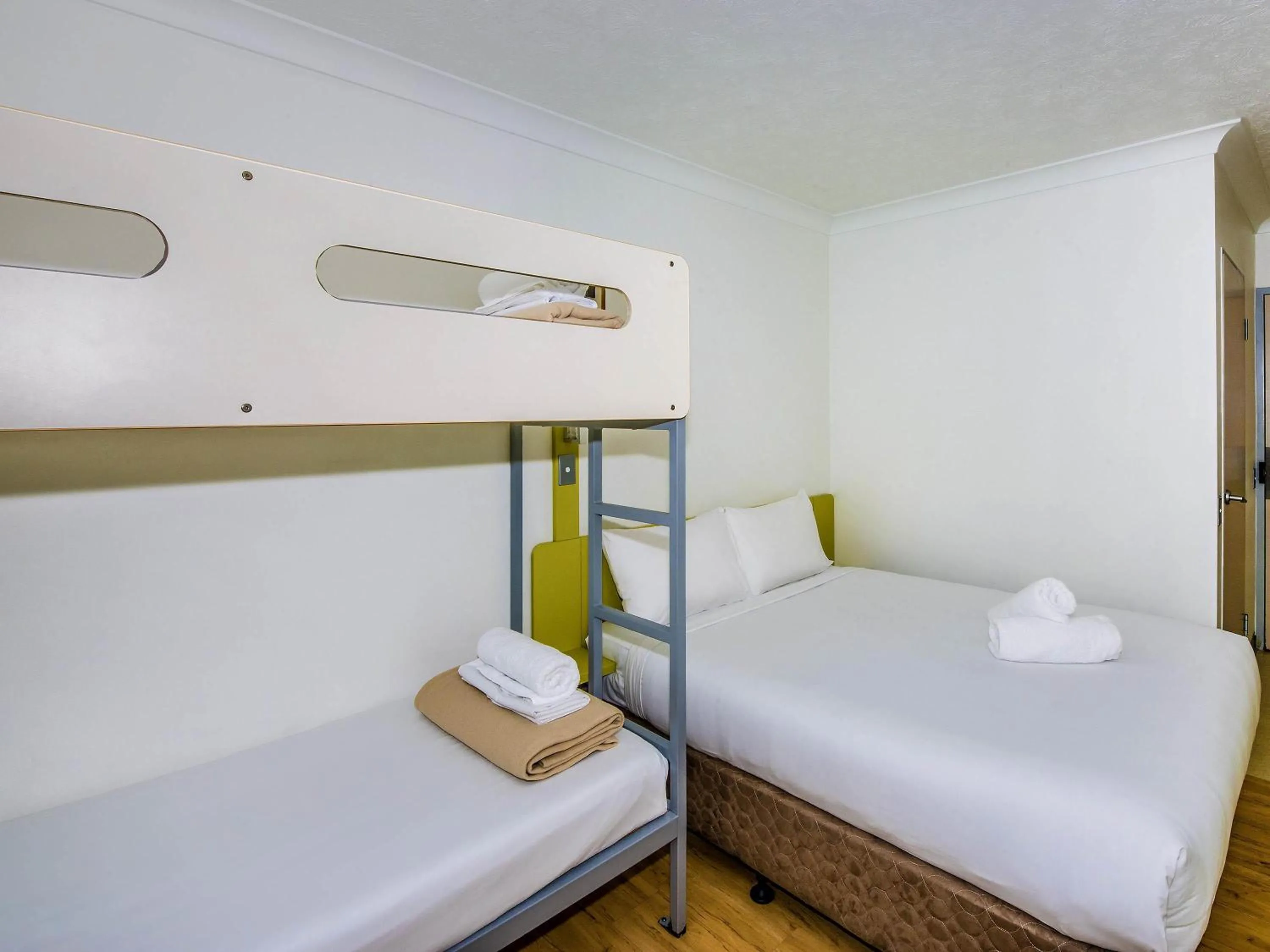 Bedroom, Bed in ibis Budget Brisbane Airport