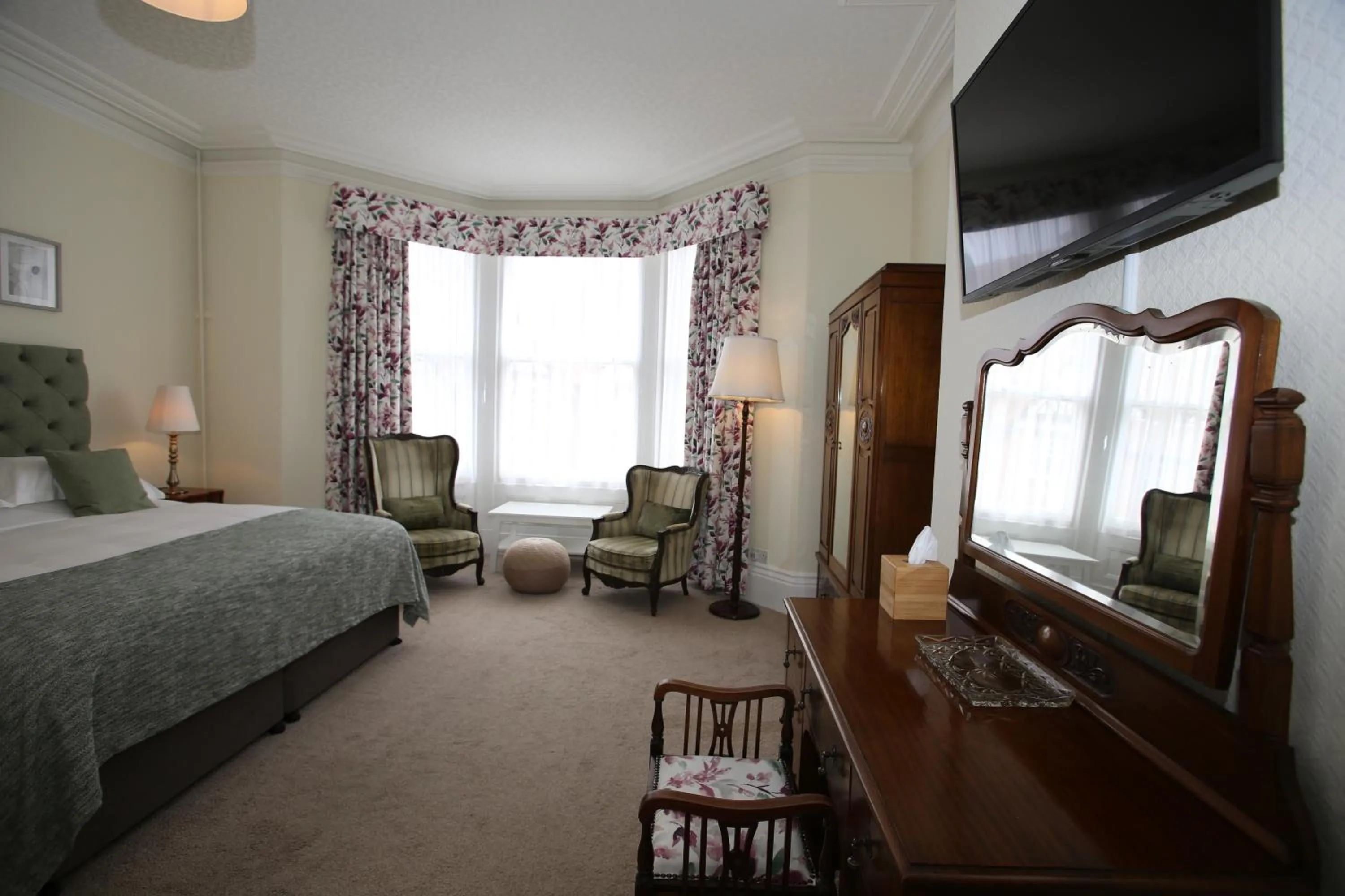 Bedroom, Bed in The Cordelia