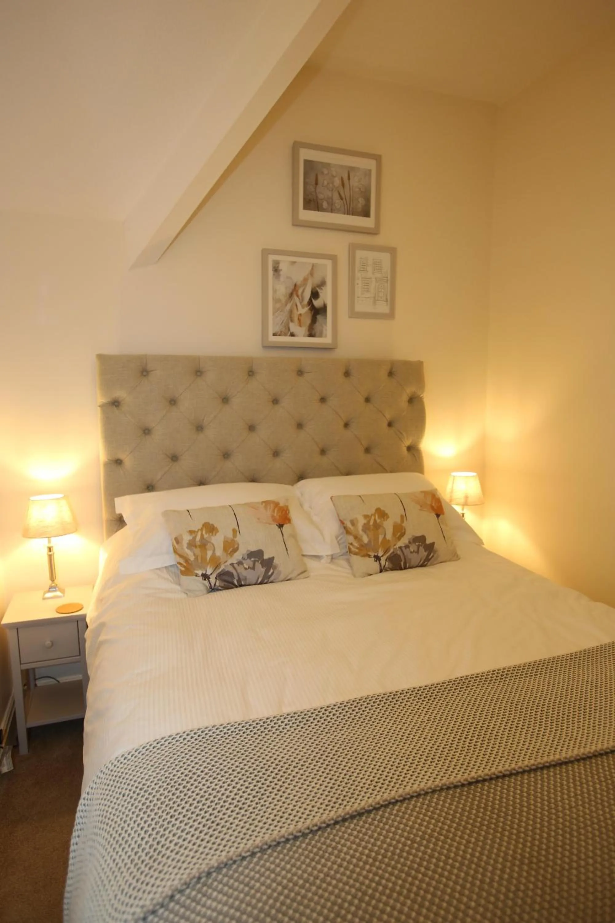 Bedroom, Bed in The Cordelia