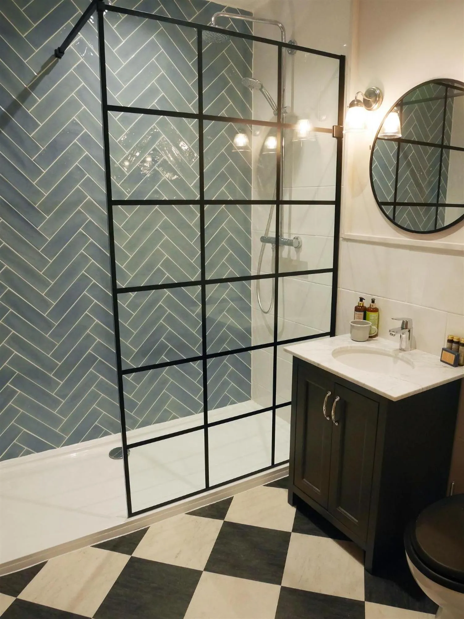 Shower in The Fleece