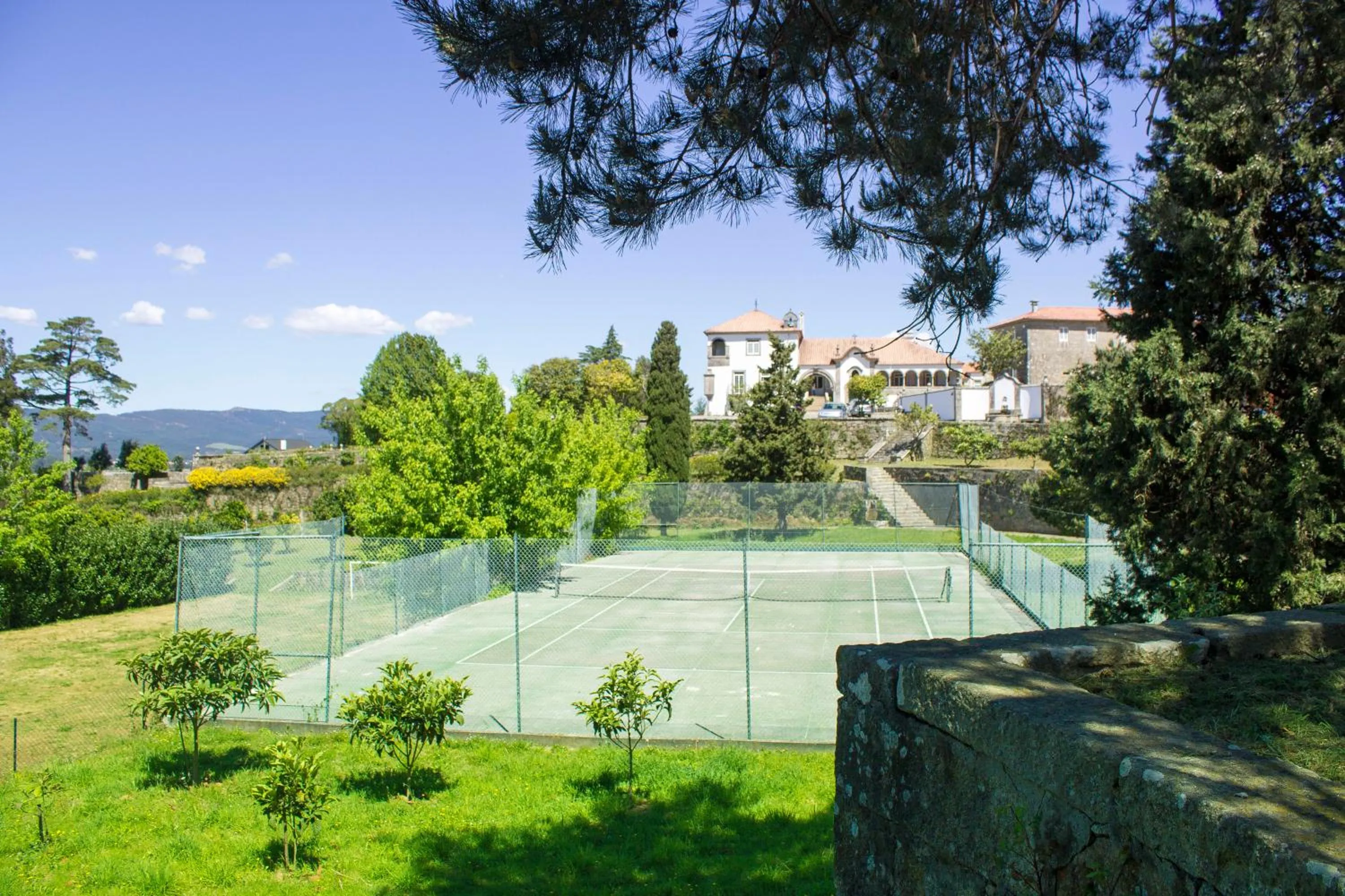 Tennis court in Boega Hotel