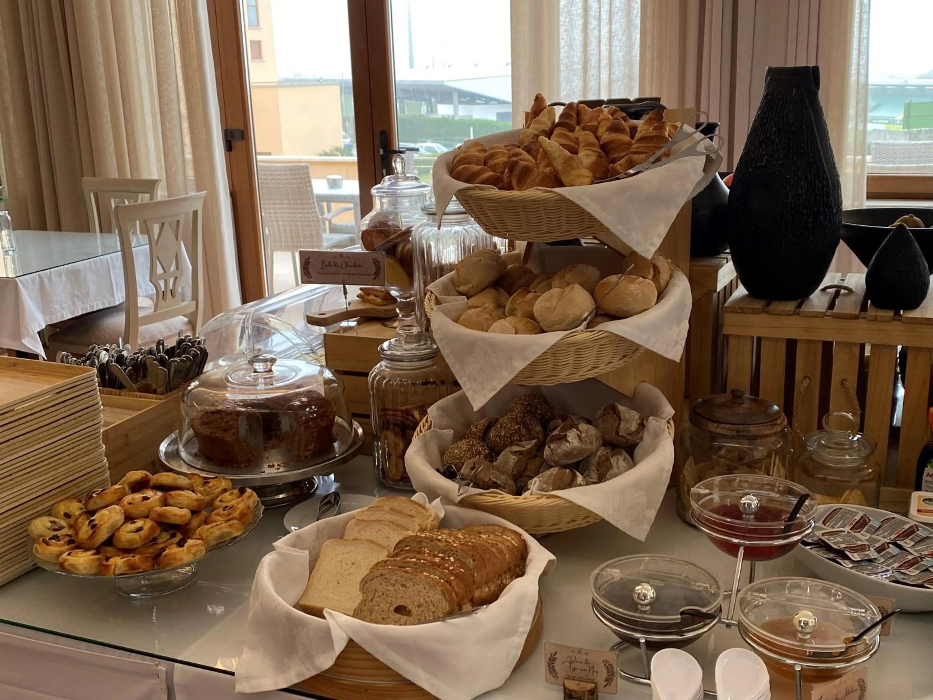 Continental breakfast in Hotel SJ