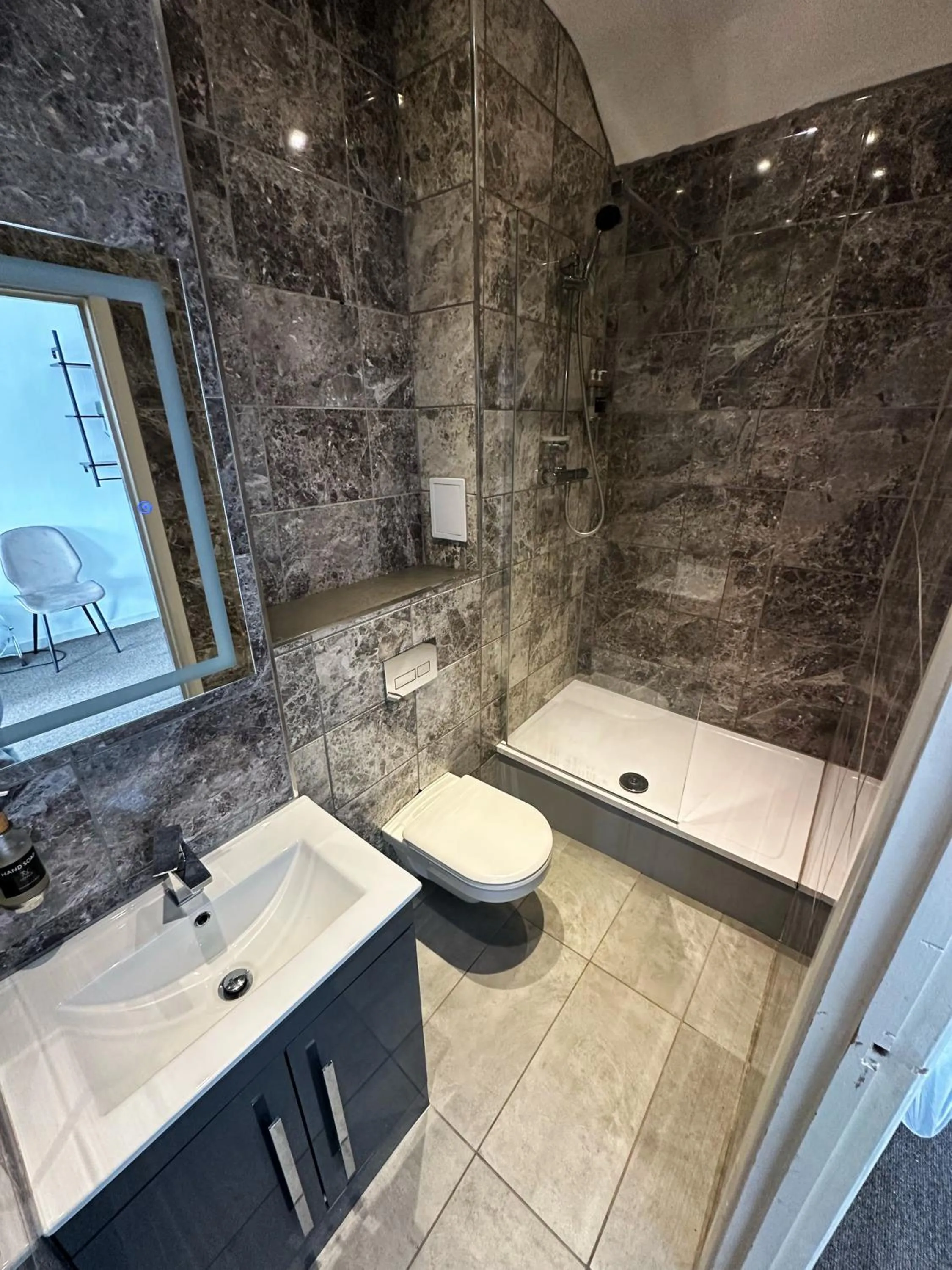 Shower in Somerset Hotel Baker Street London