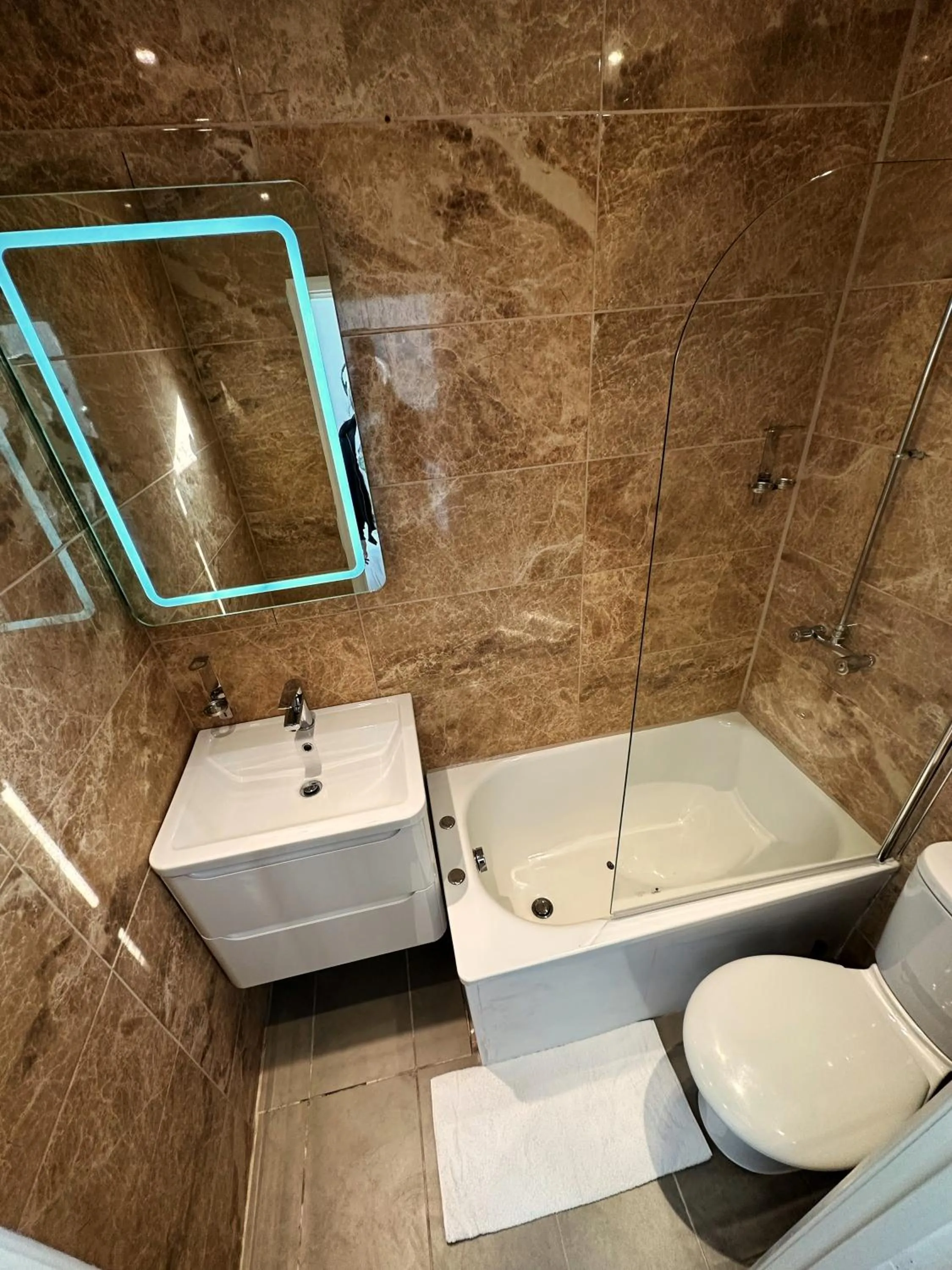 Bathroom in Somerset Hotel Baker Street London