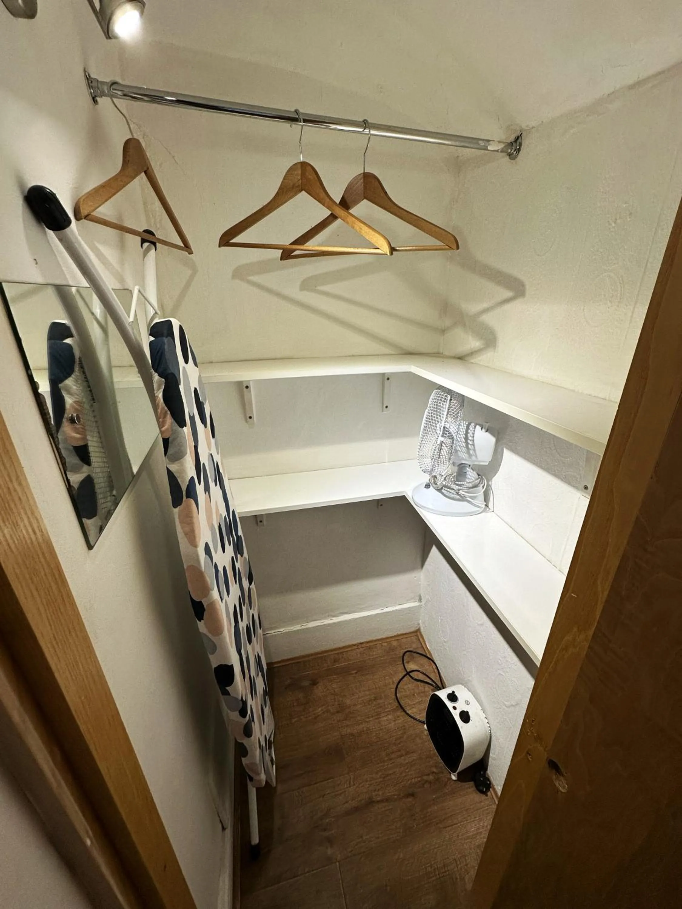 wardrobe in Somerset Hotel Baker Street London