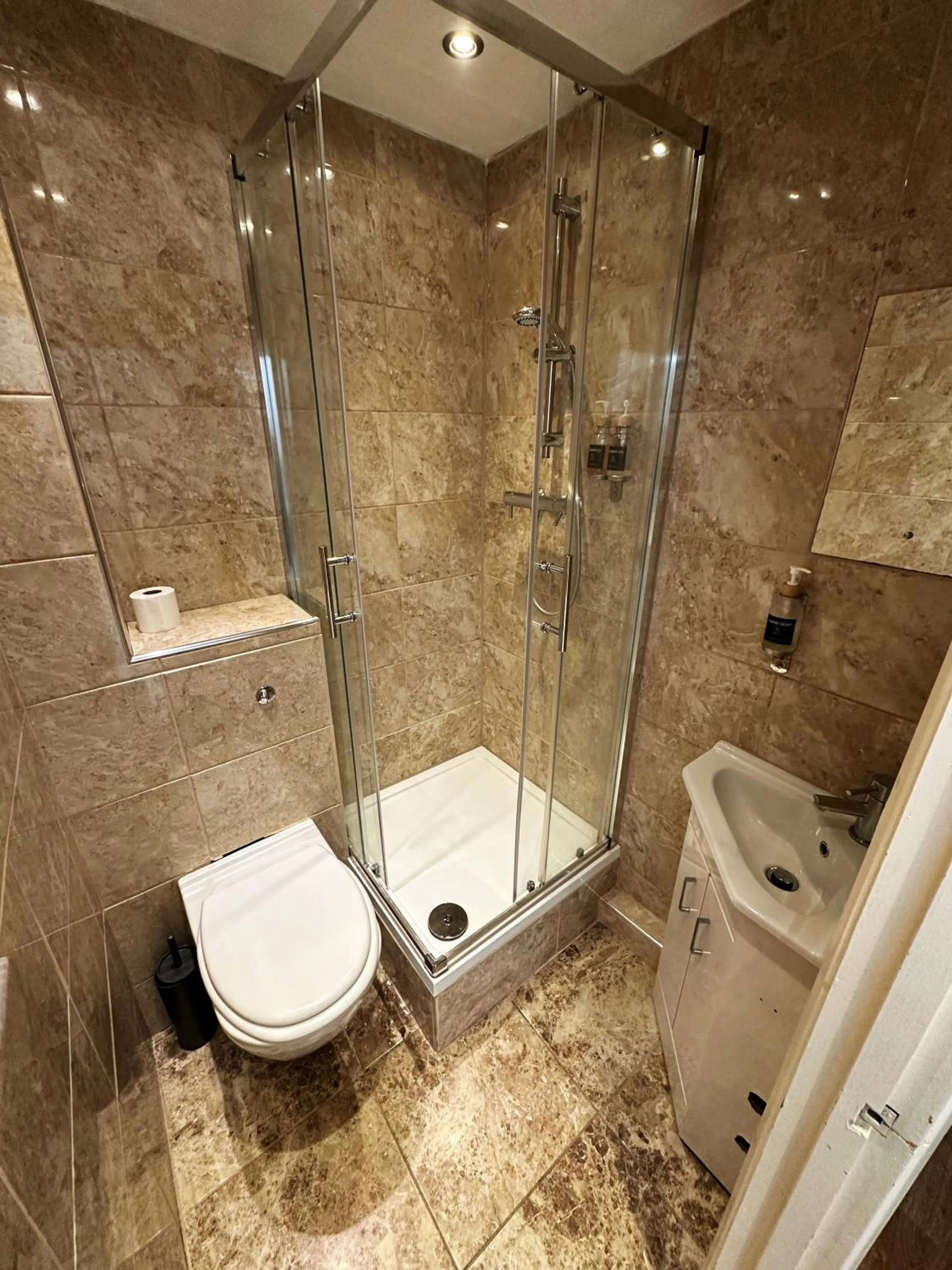 Bathroom in Somerset Hotel Baker Street London