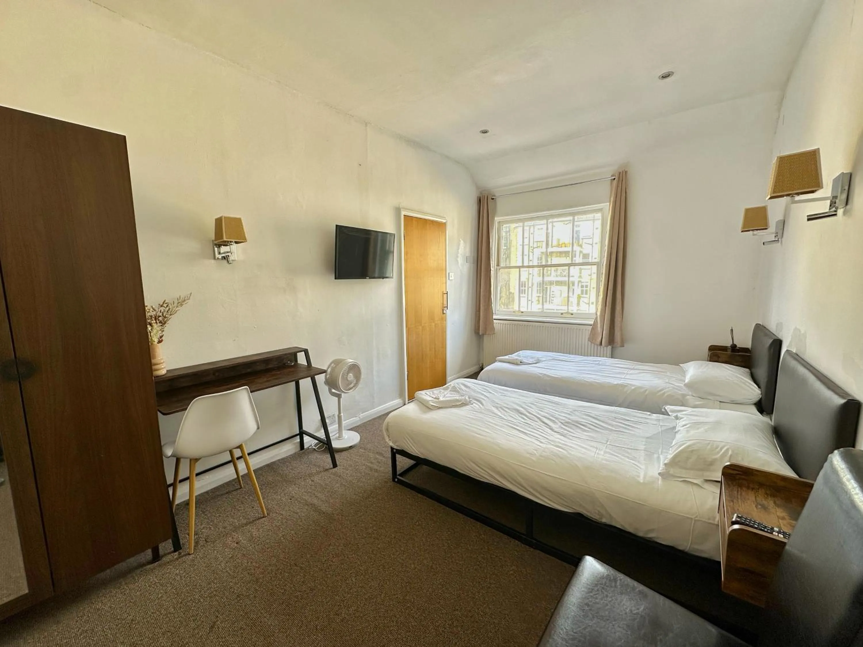 Bed in Somerset Hotel Baker Street London