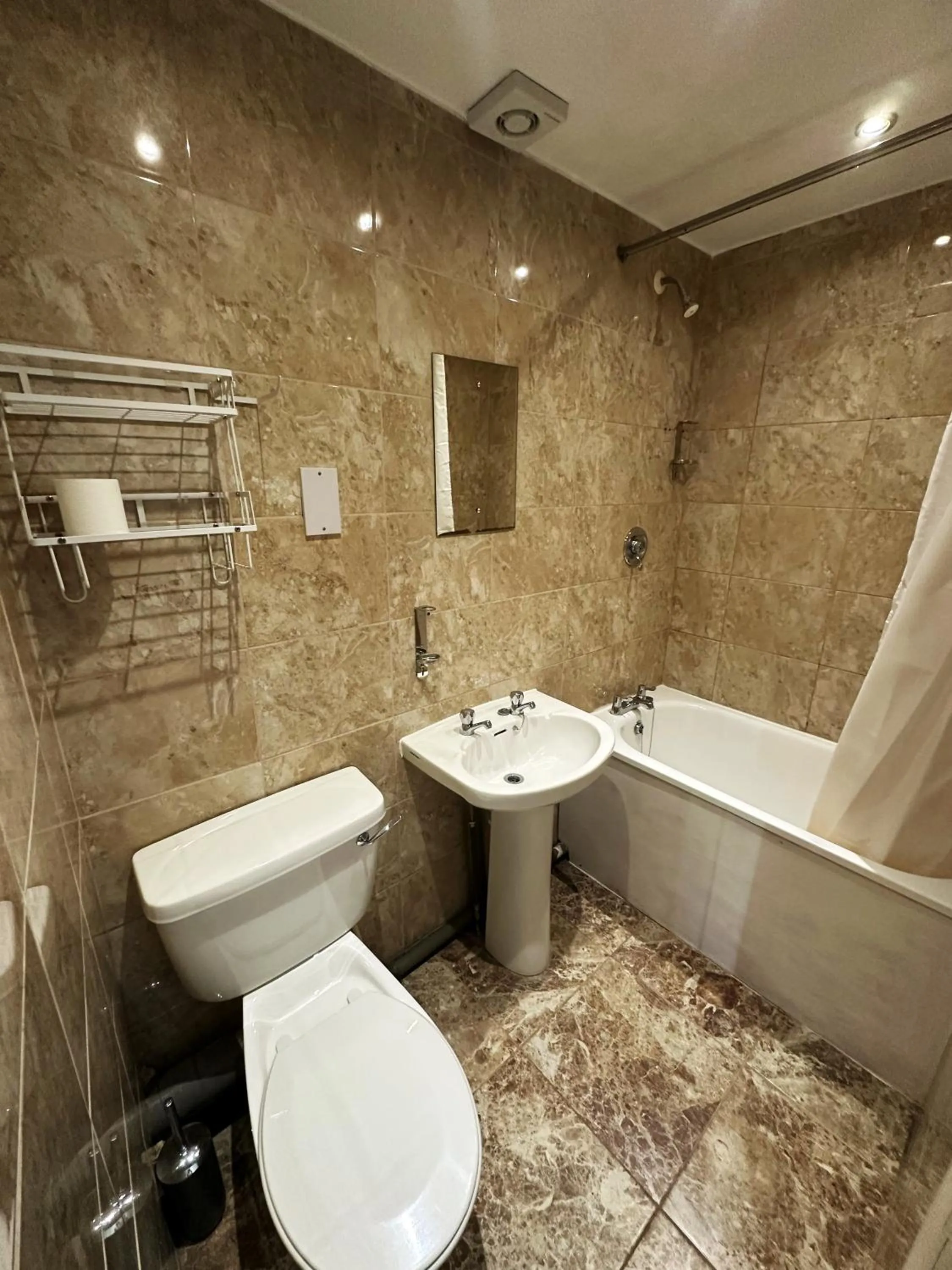 Bathroom in Somerset Hotel Baker Street London