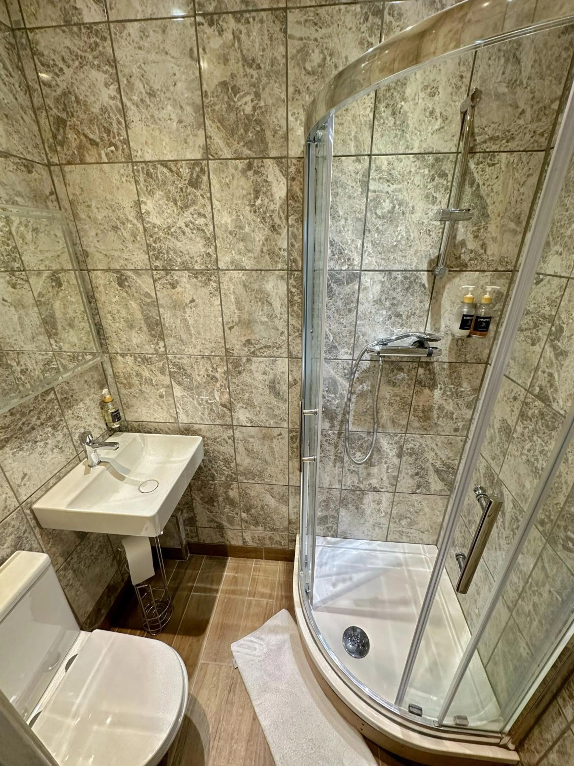 Bathroom in Somerset Hotel Baker Street London