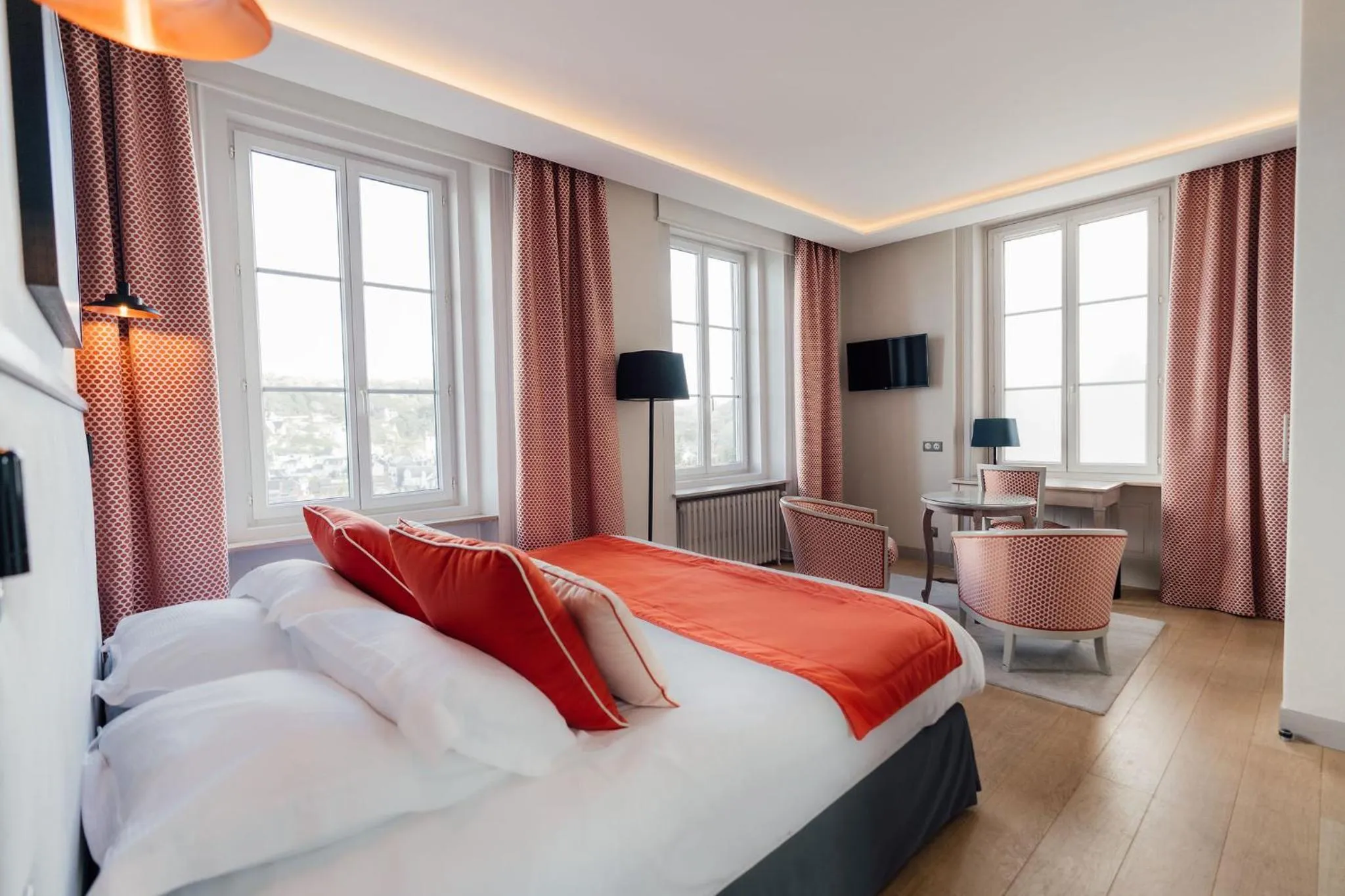 Photo of the whole room, Bed in Dormy House