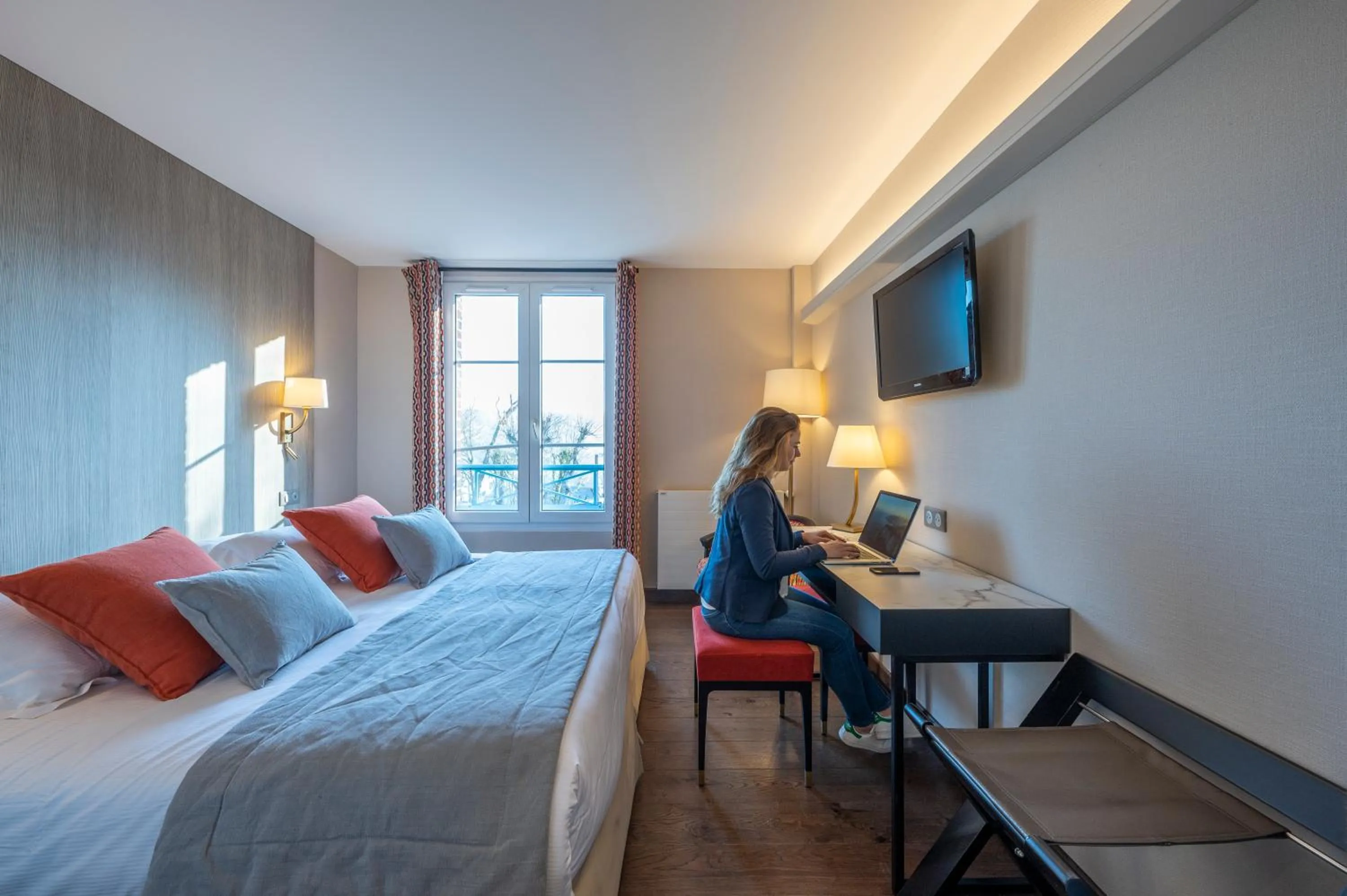 Photo of the whole room, Bed in Dormy House