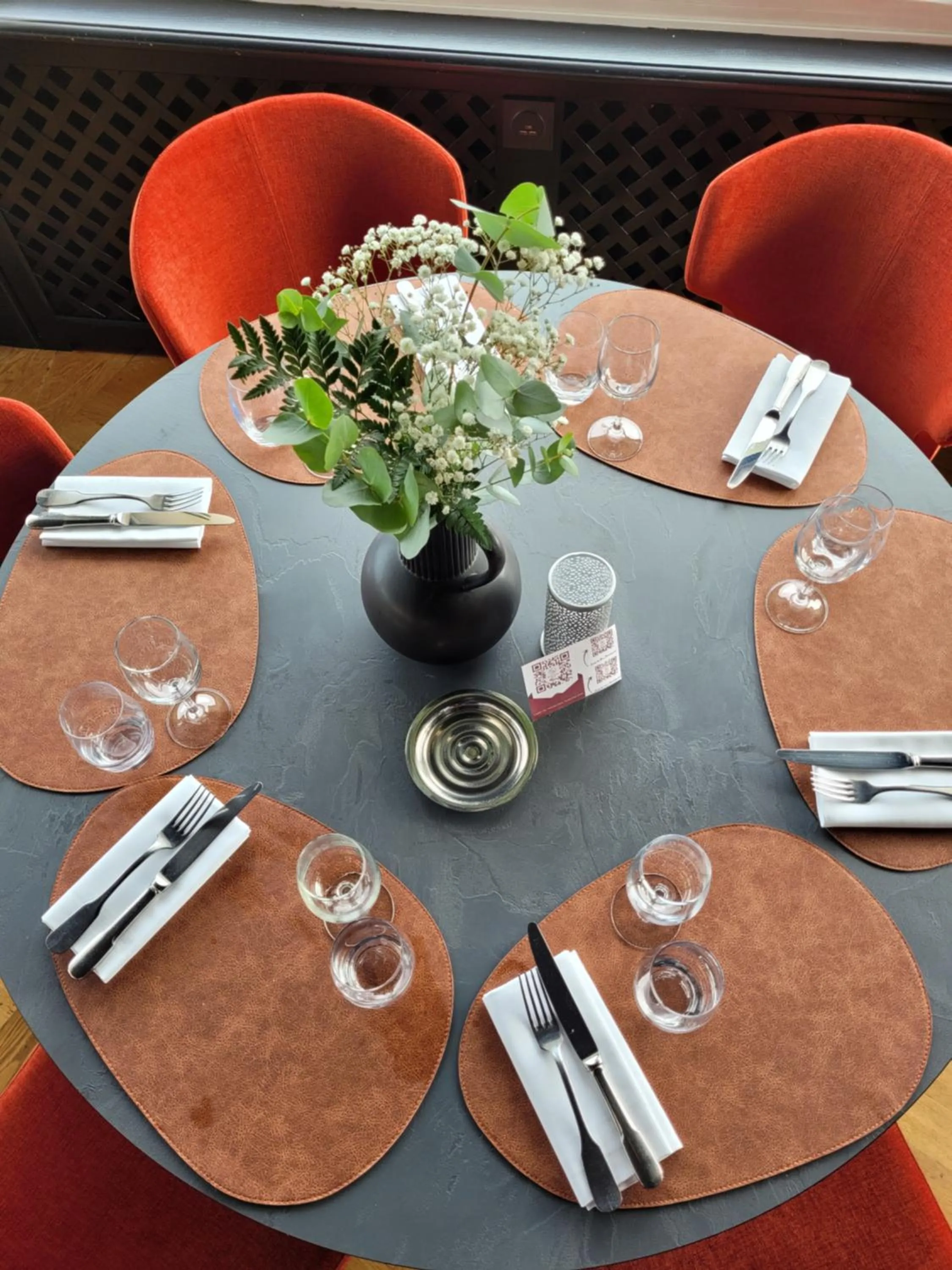 Restaurant/places to eat in Dormy House