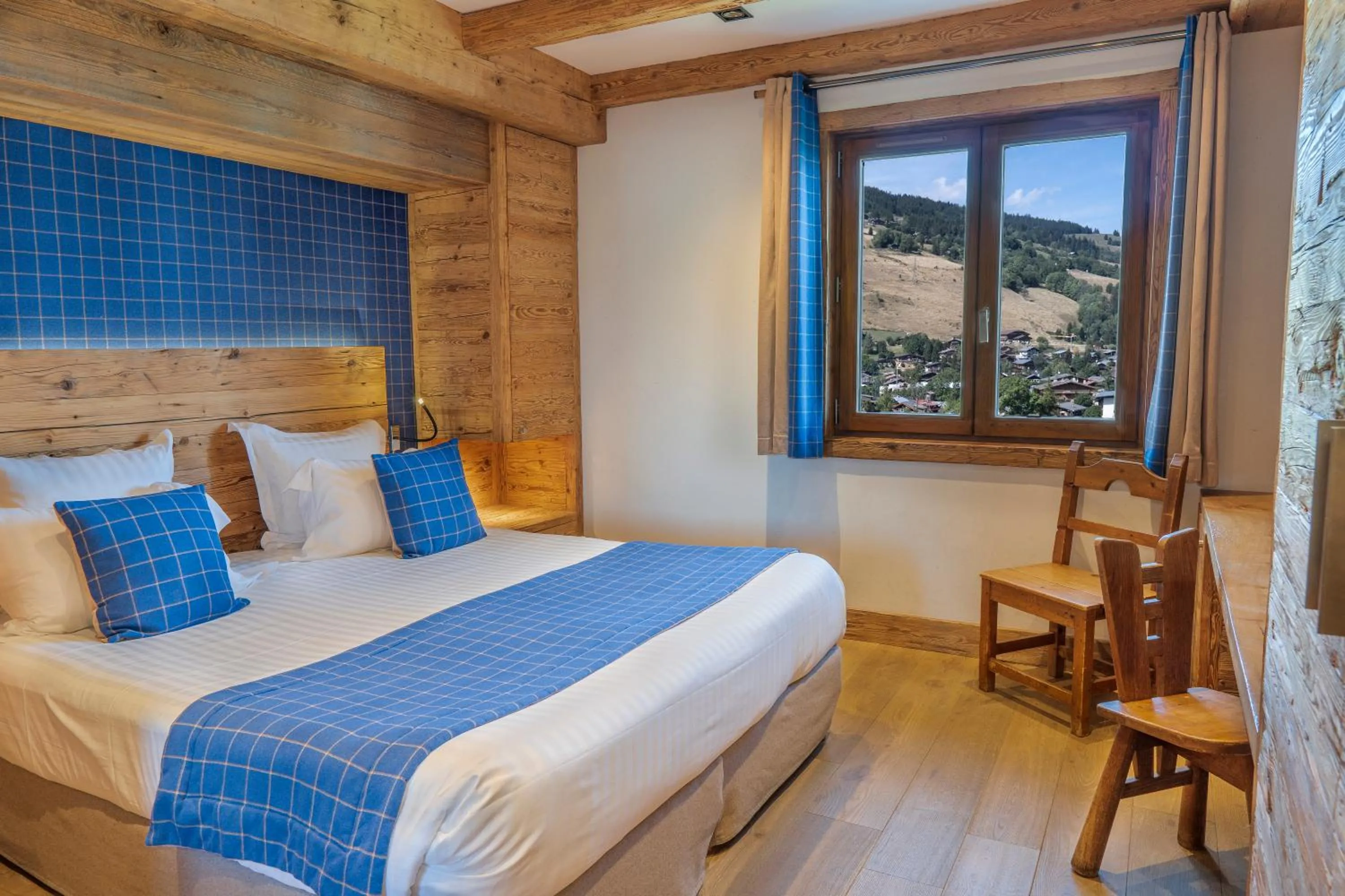 Photo of the whole room, Bed in Au Coin Du Feu