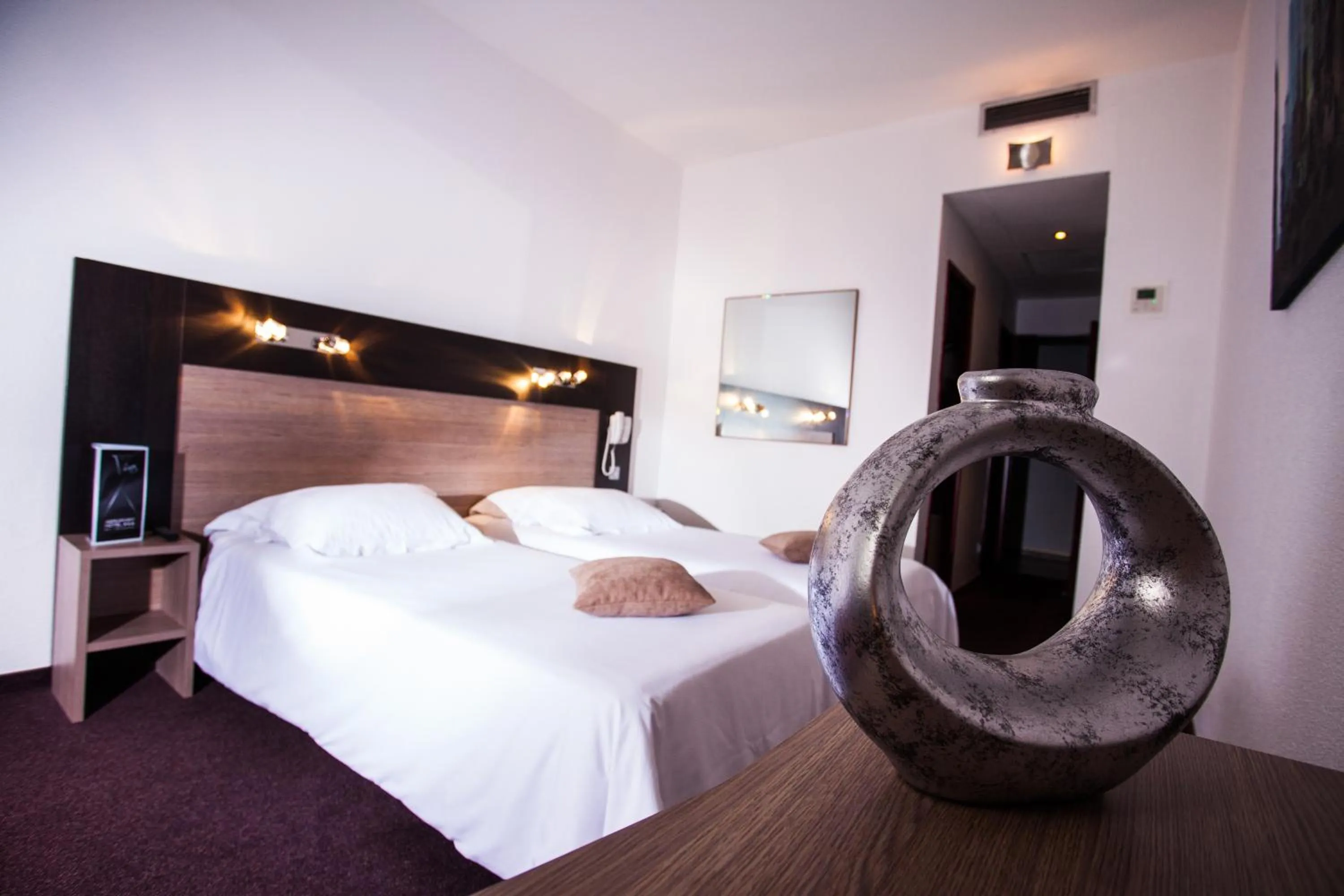 Photo of the whole room, Bed in Aeroport Hotel - Parc Expo