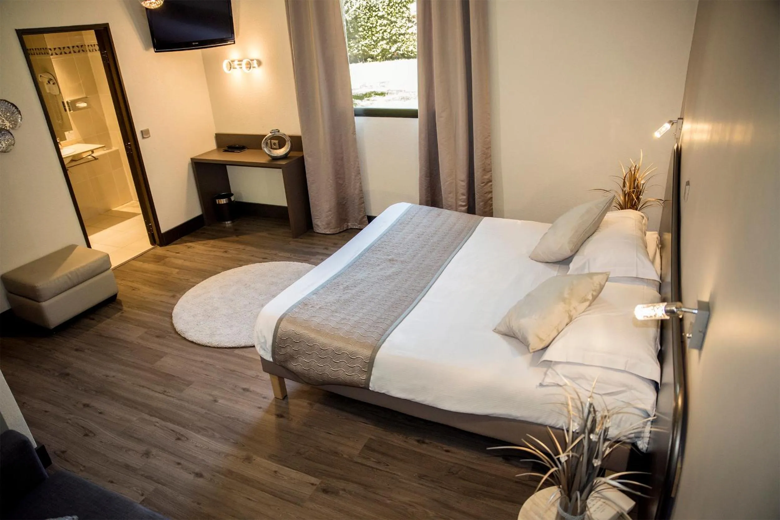 Photo of the whole room, Bed in Aeroport Hotel - Parc Expo