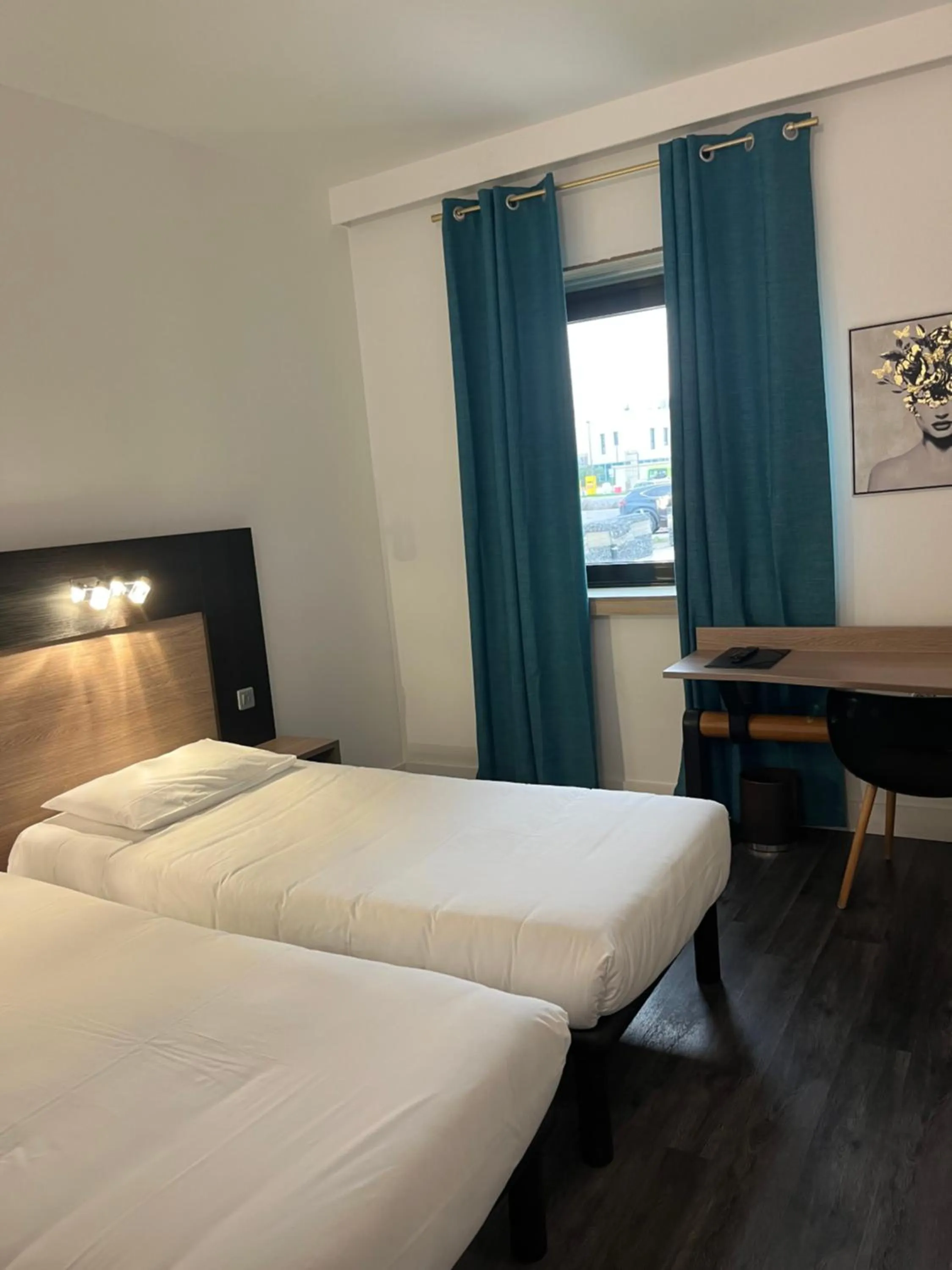 Bed in Aeroport Hotel - Parc Expo