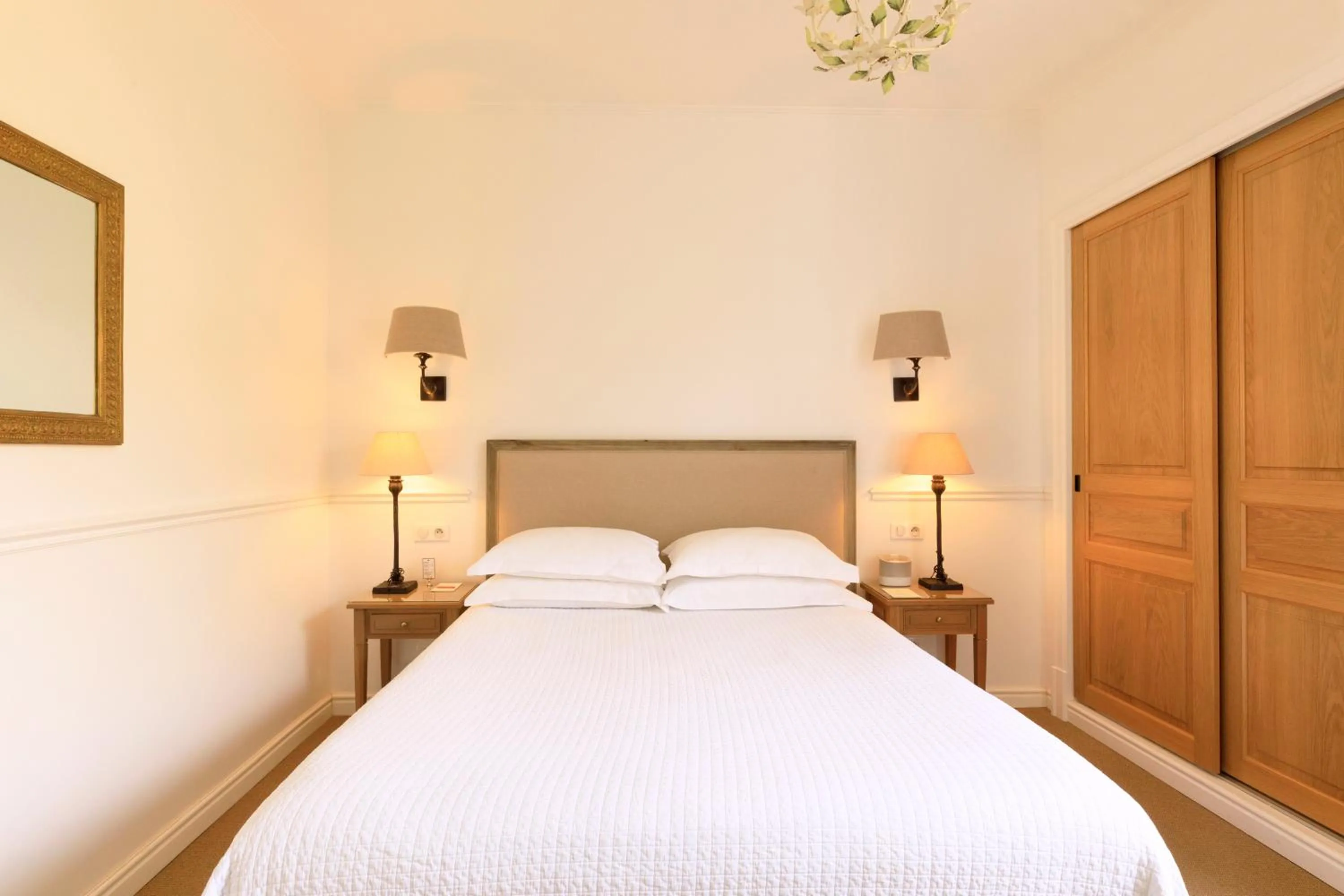 Bed in Hôtel Les Mouettes - Teritoria