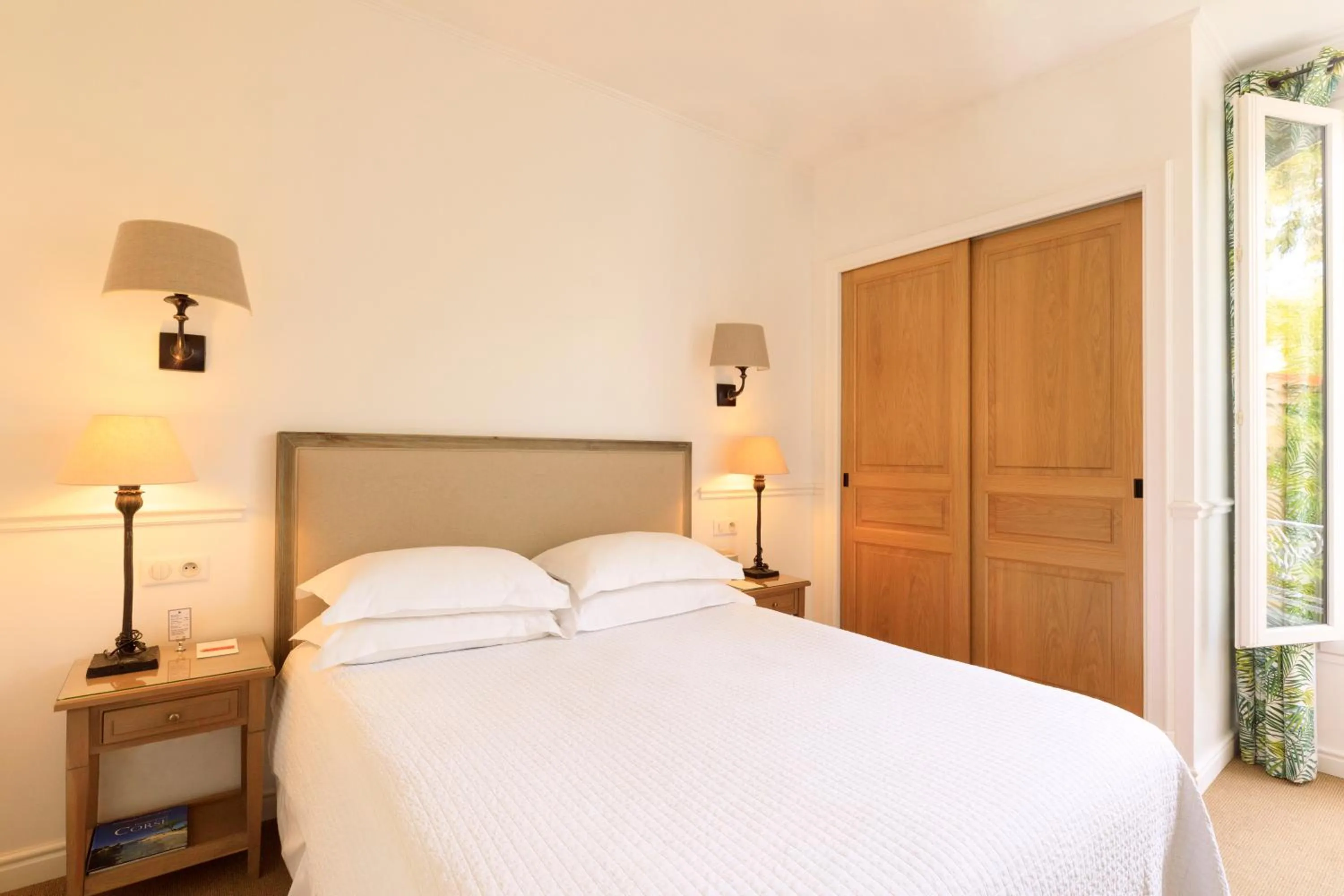 Bed in Hôtel Les Mouettes - Teritoria