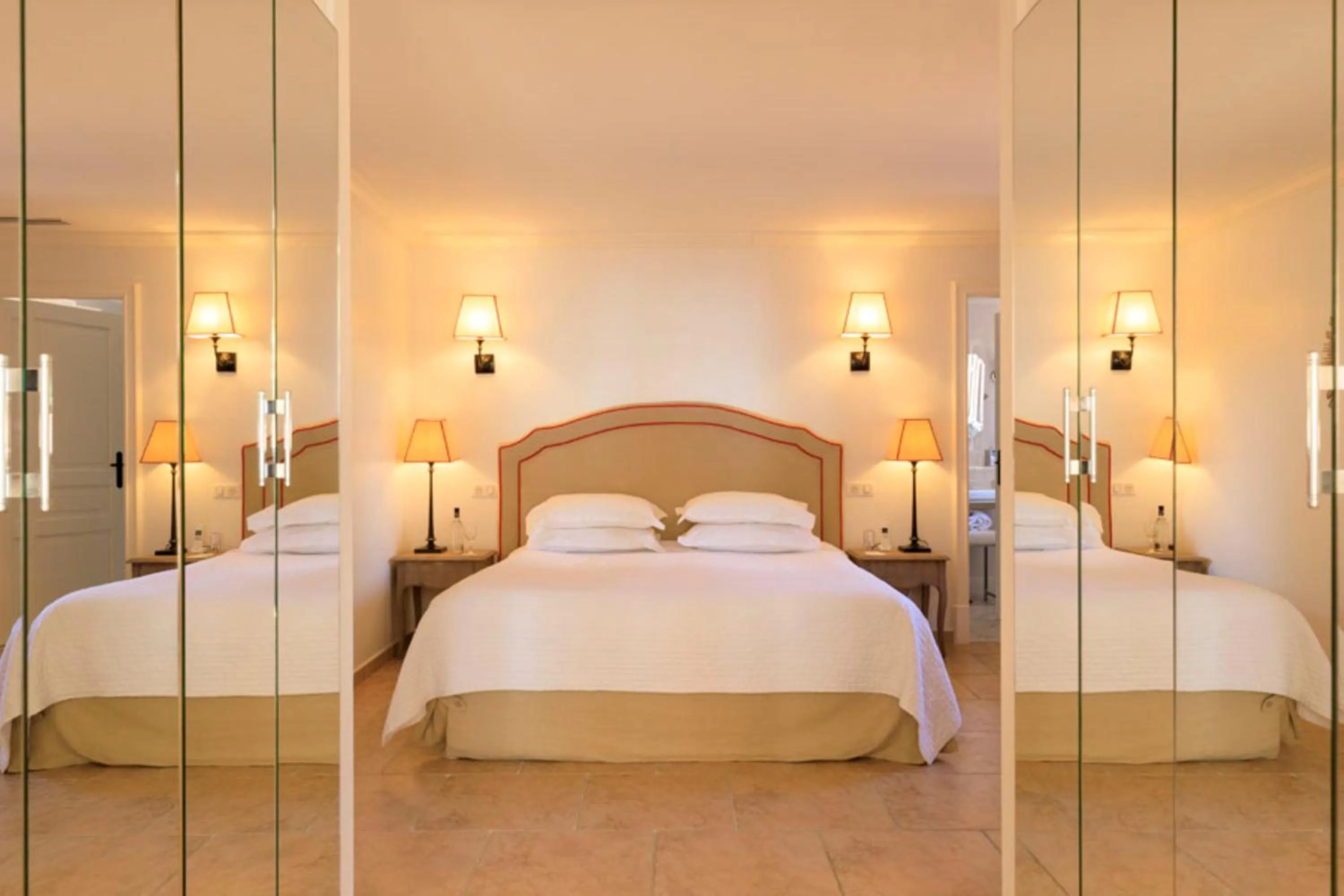 Bed in Hôtel Les Mouettes - Teritoria