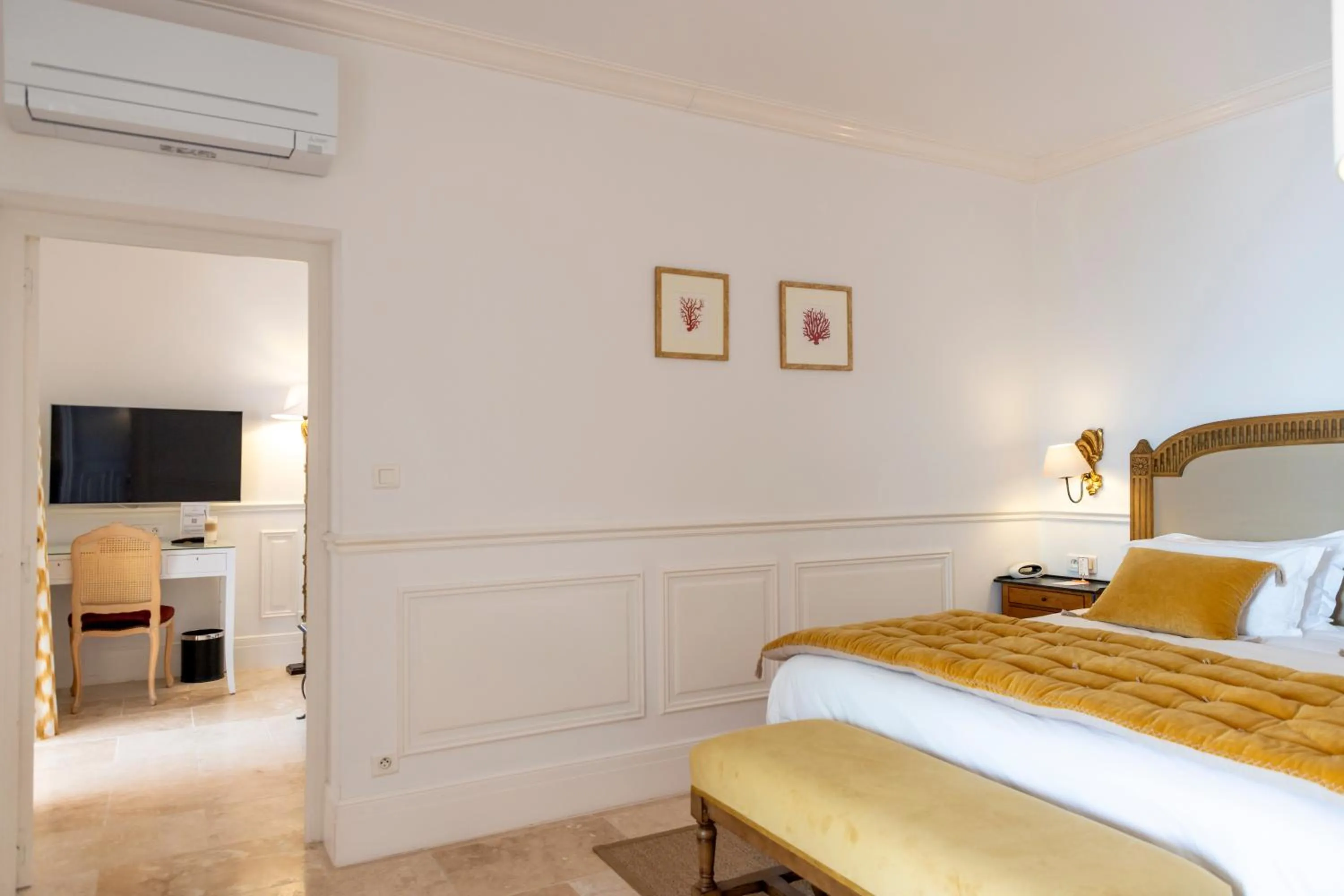 Bed in Hôtel Les Mouettes - Teritoria