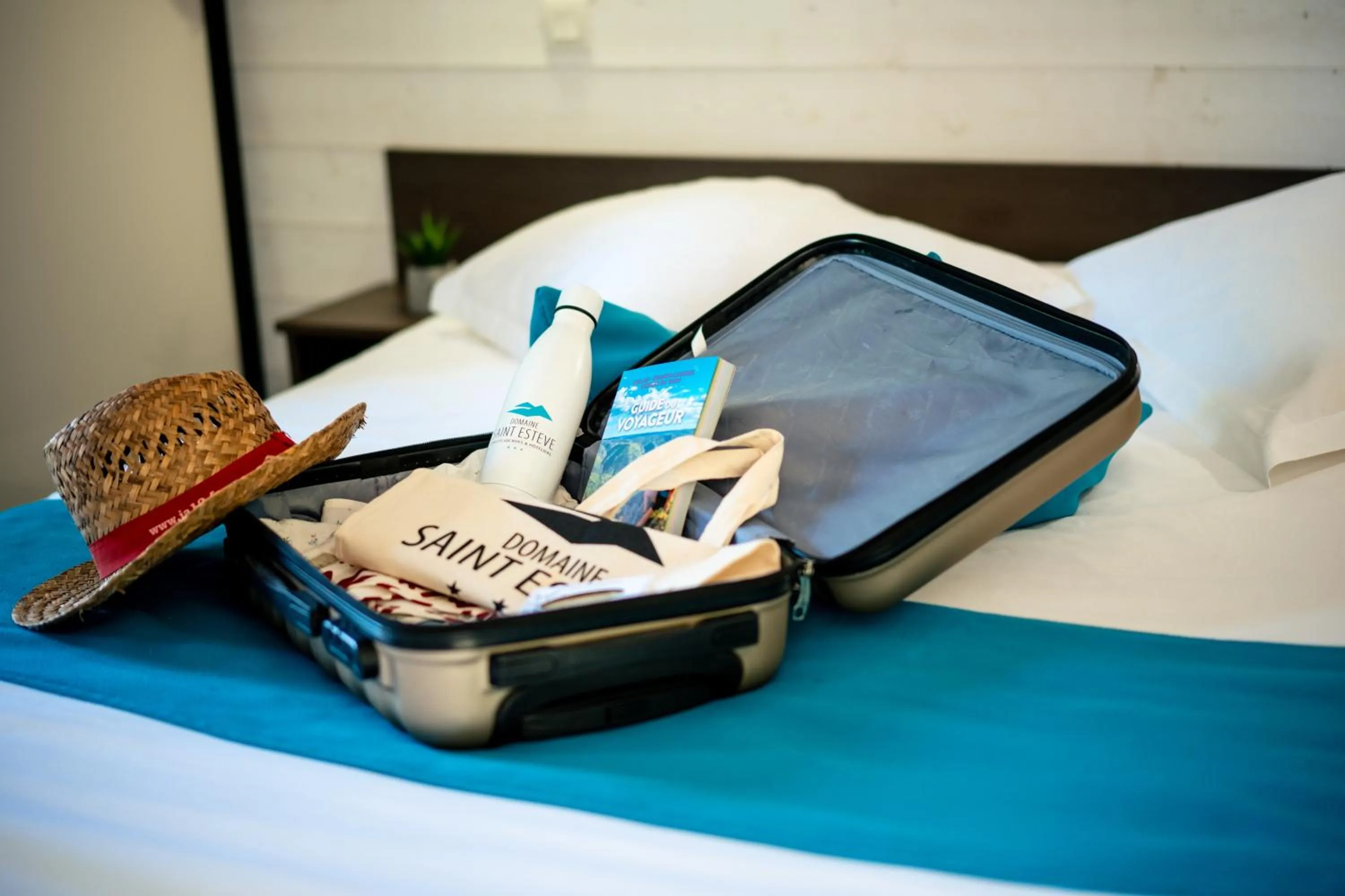 Bedroom, Bed in Domaine Saint Estève