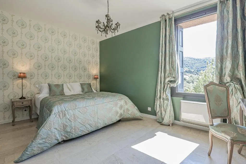 Seating area, Bed in Le Relais Des Chartreuses