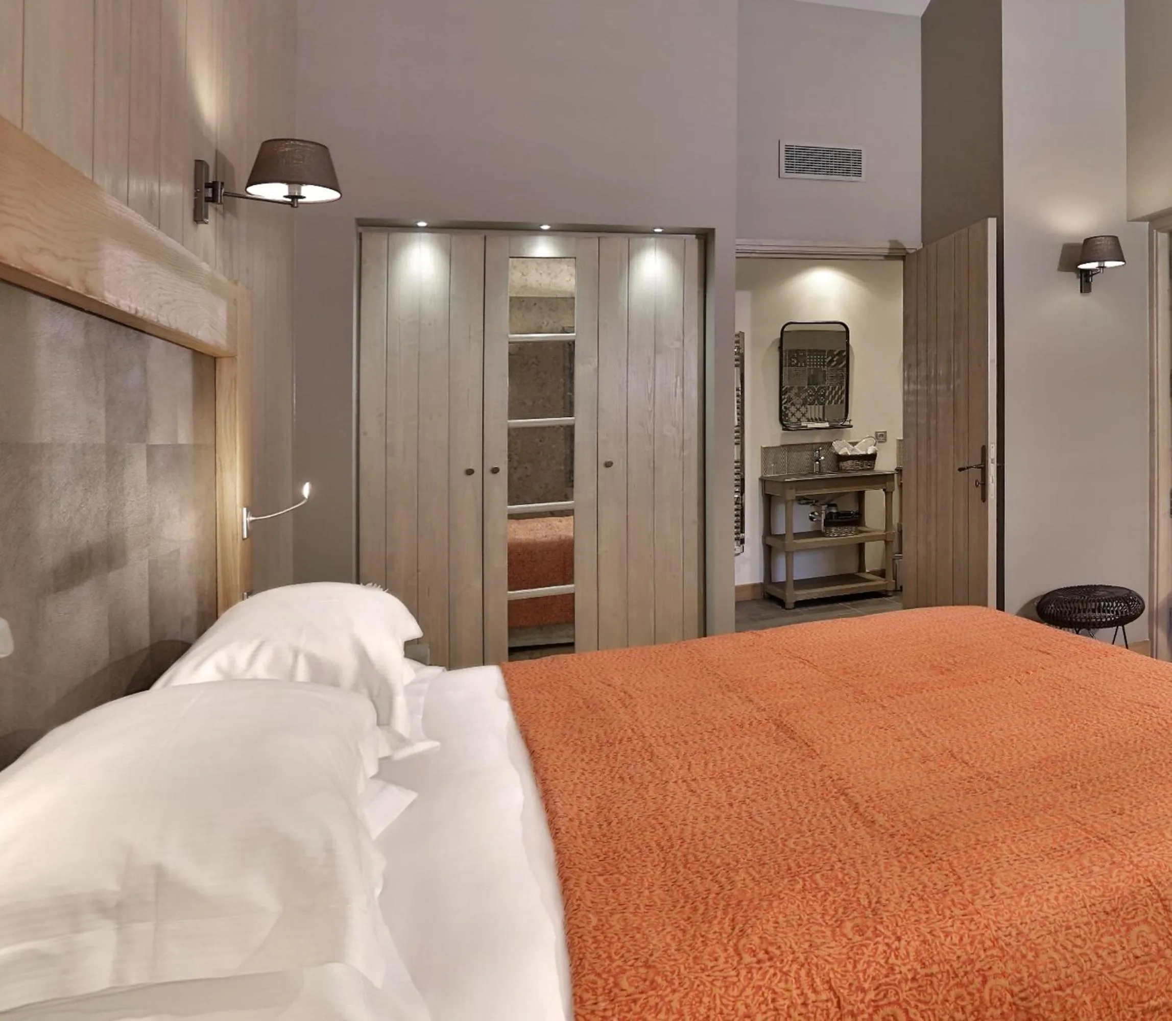 Bed in Les Glycines - Hôtel & Spa - Teritoria