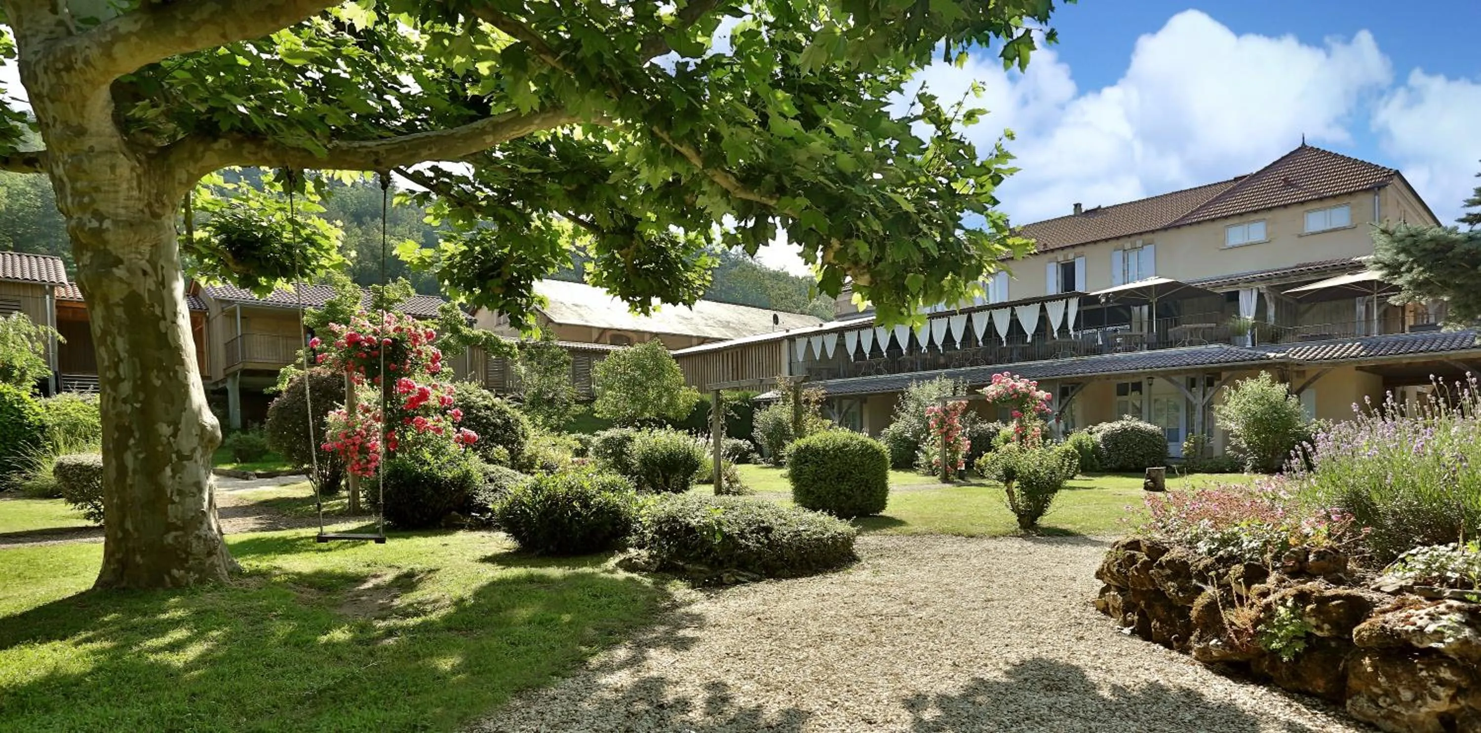 Patio in Les Glycines - Hôtel & Spa - Teritoria
