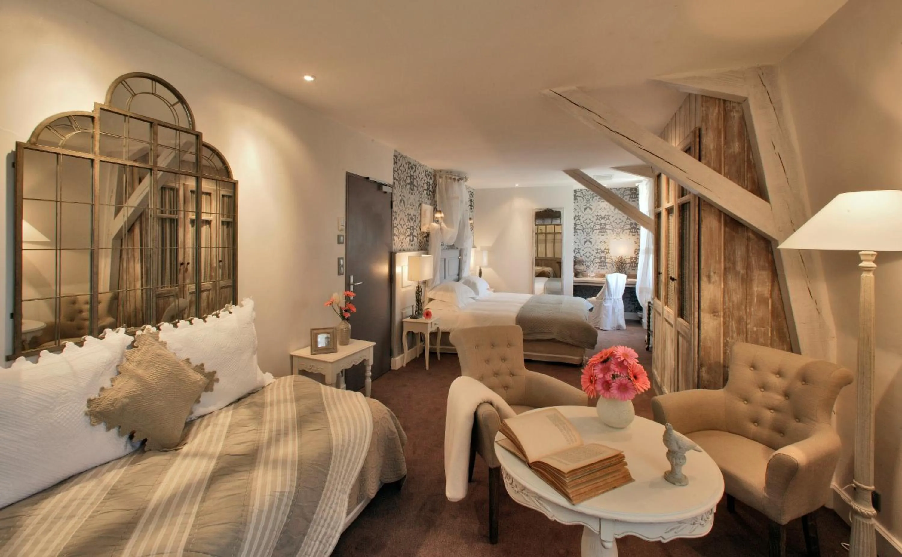 Bed in Les Glycines - Hôtel & Spa - Teritoria