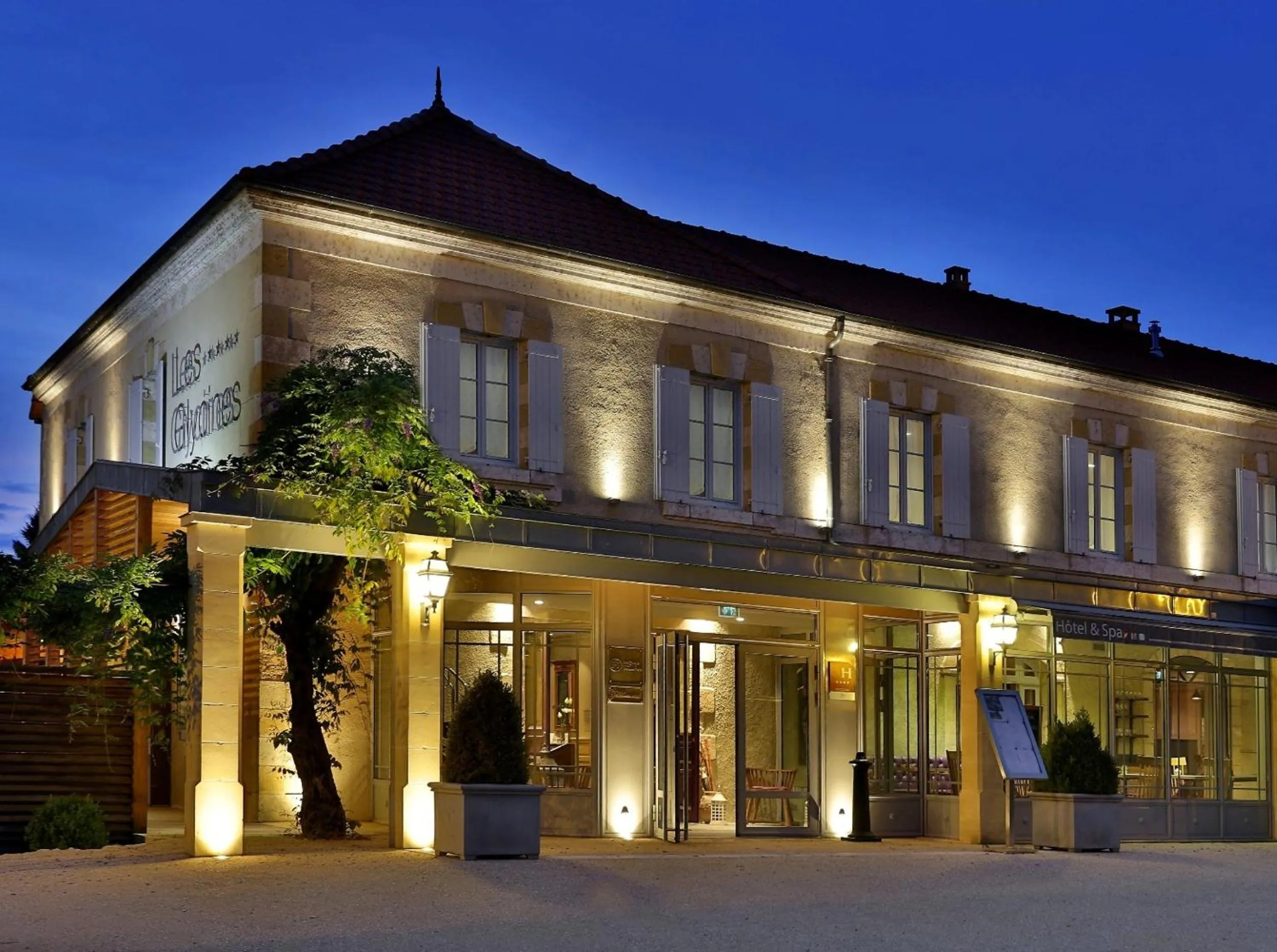 Facade/entrance in Les Glycines - Hôtel & Spa - Teritoria