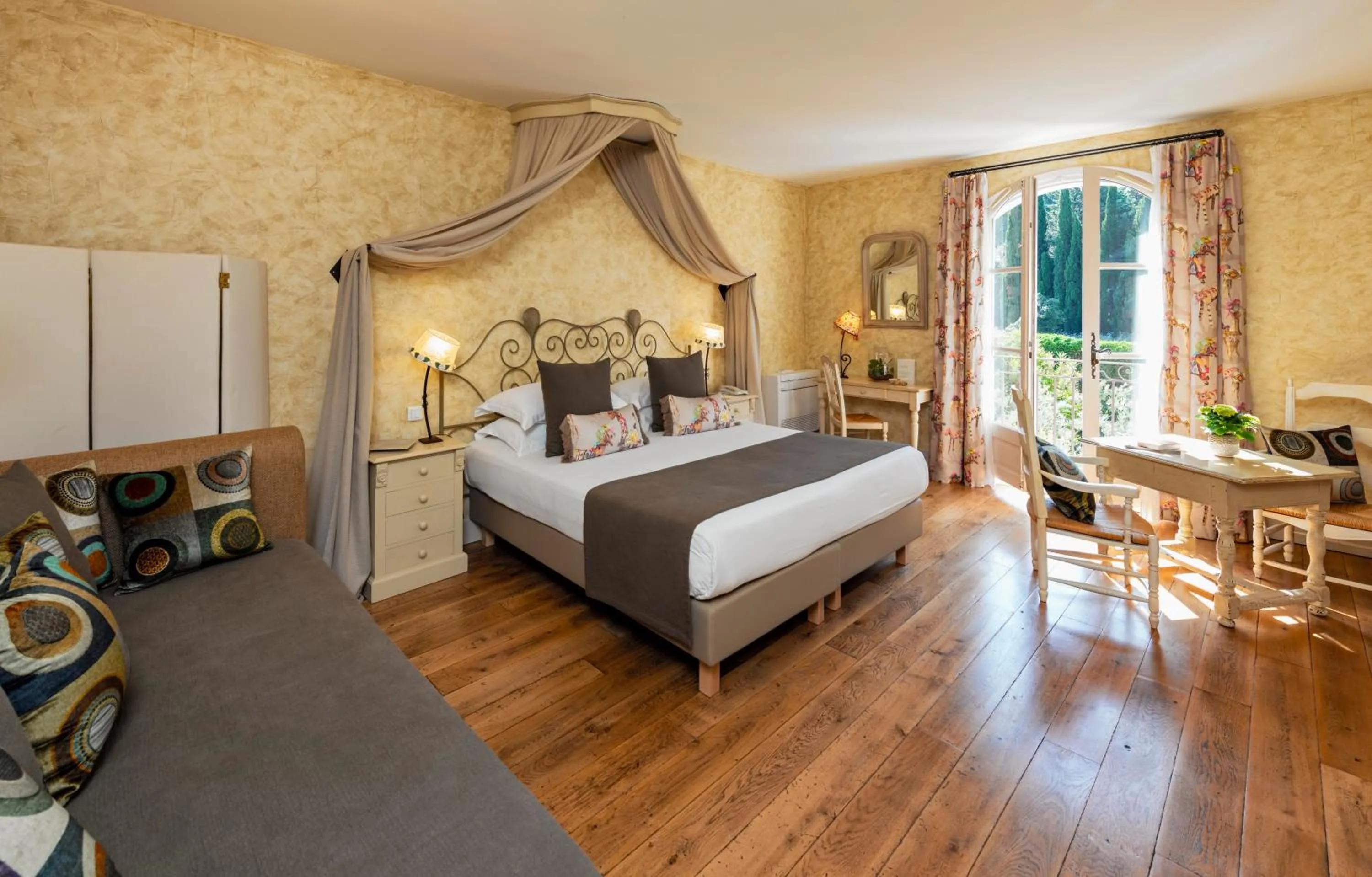 Photo of the whole room, Bed in Mas de l'Oulivié