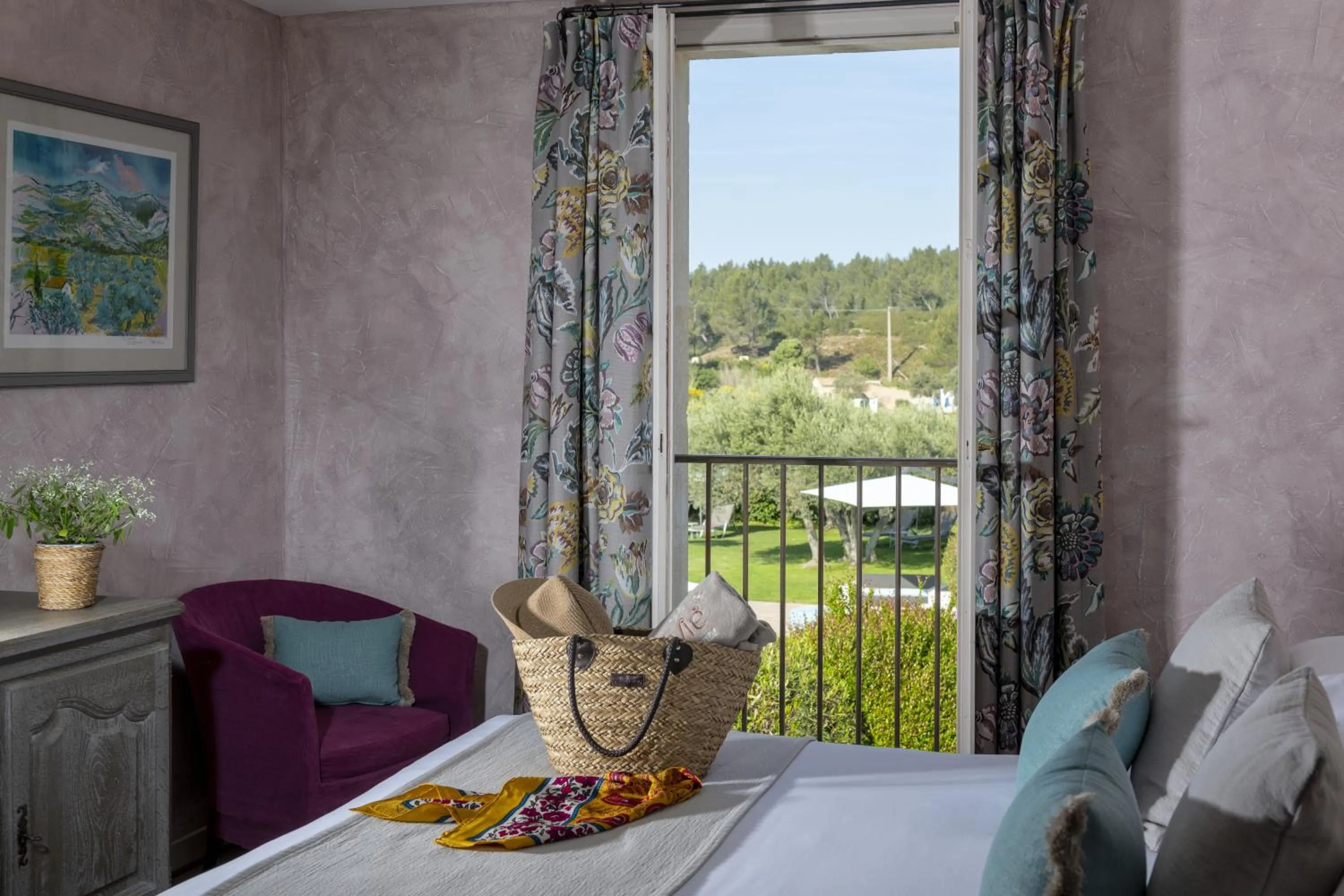 Pool view, Bed in Mas de l'Oulivié