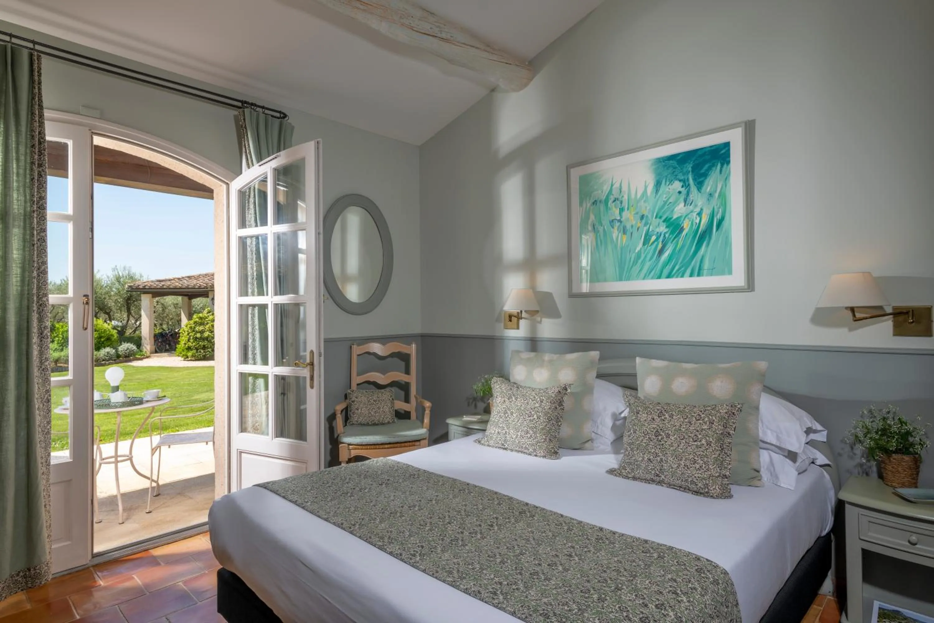 Patio, Bed in Mas de l'Oulivié